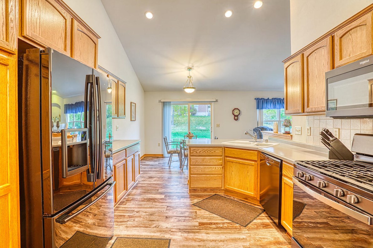 4854 Evergreen St, Hales Corners, WI 53132-7100