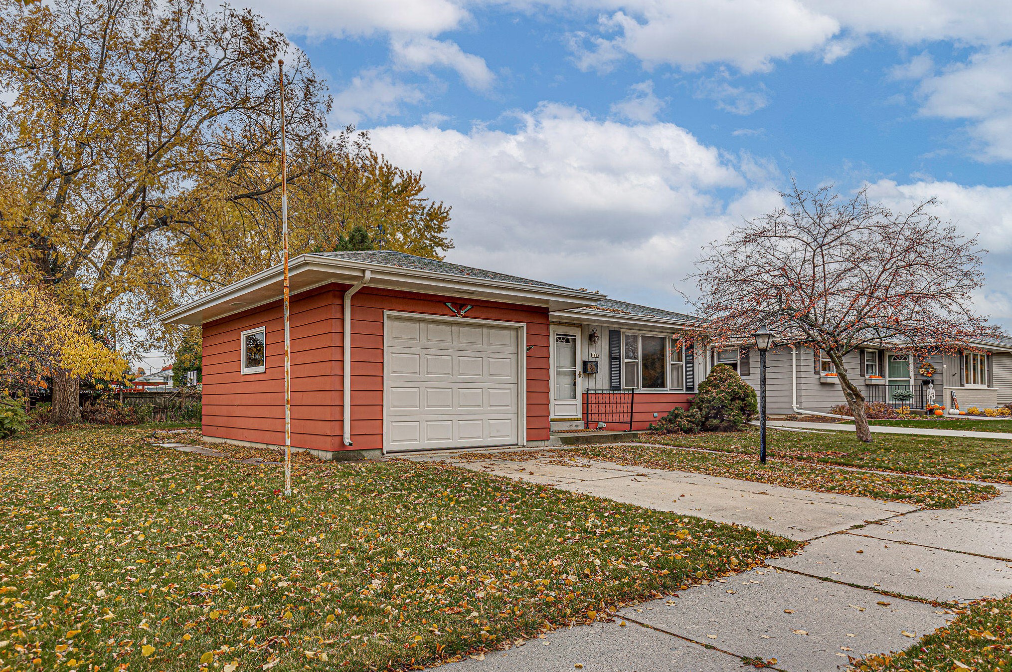 1113 Cherry Ln, Sheboygan, WI 53081-6935