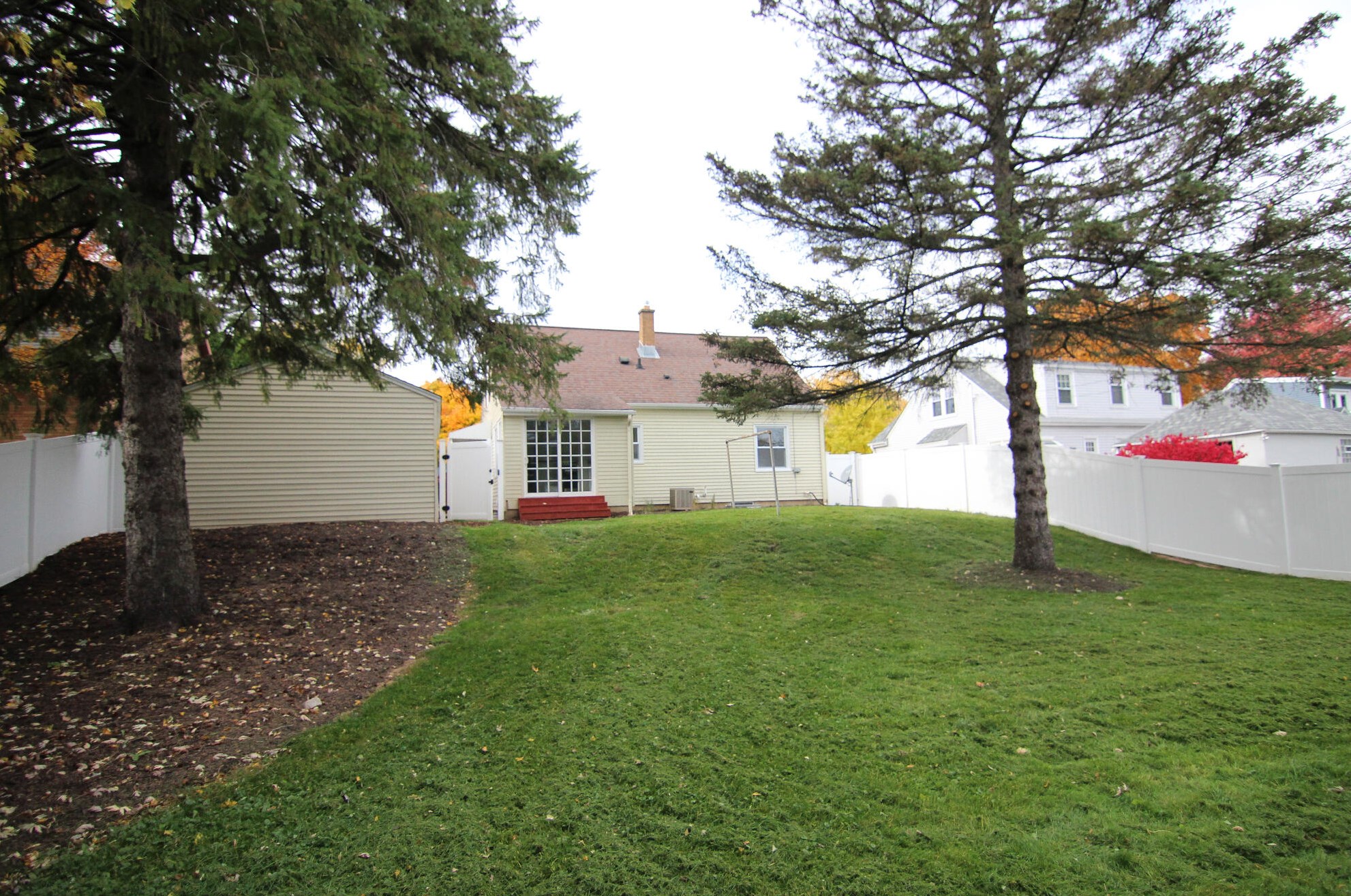 1044 7th Ave, Grafton WI  53024-1810 exterior