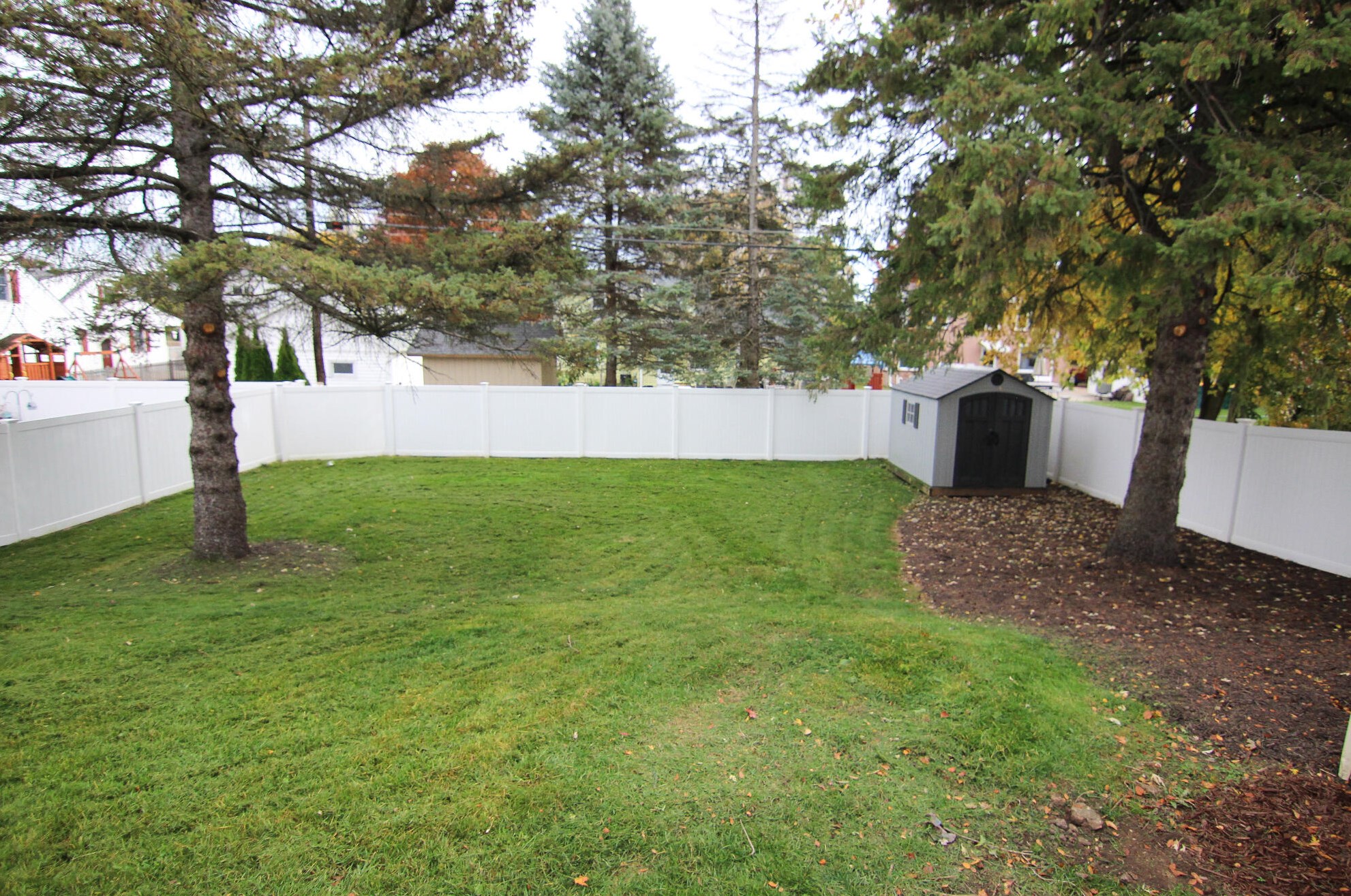 1044 7th Ave, Grafton WI  53024-1810 exterior