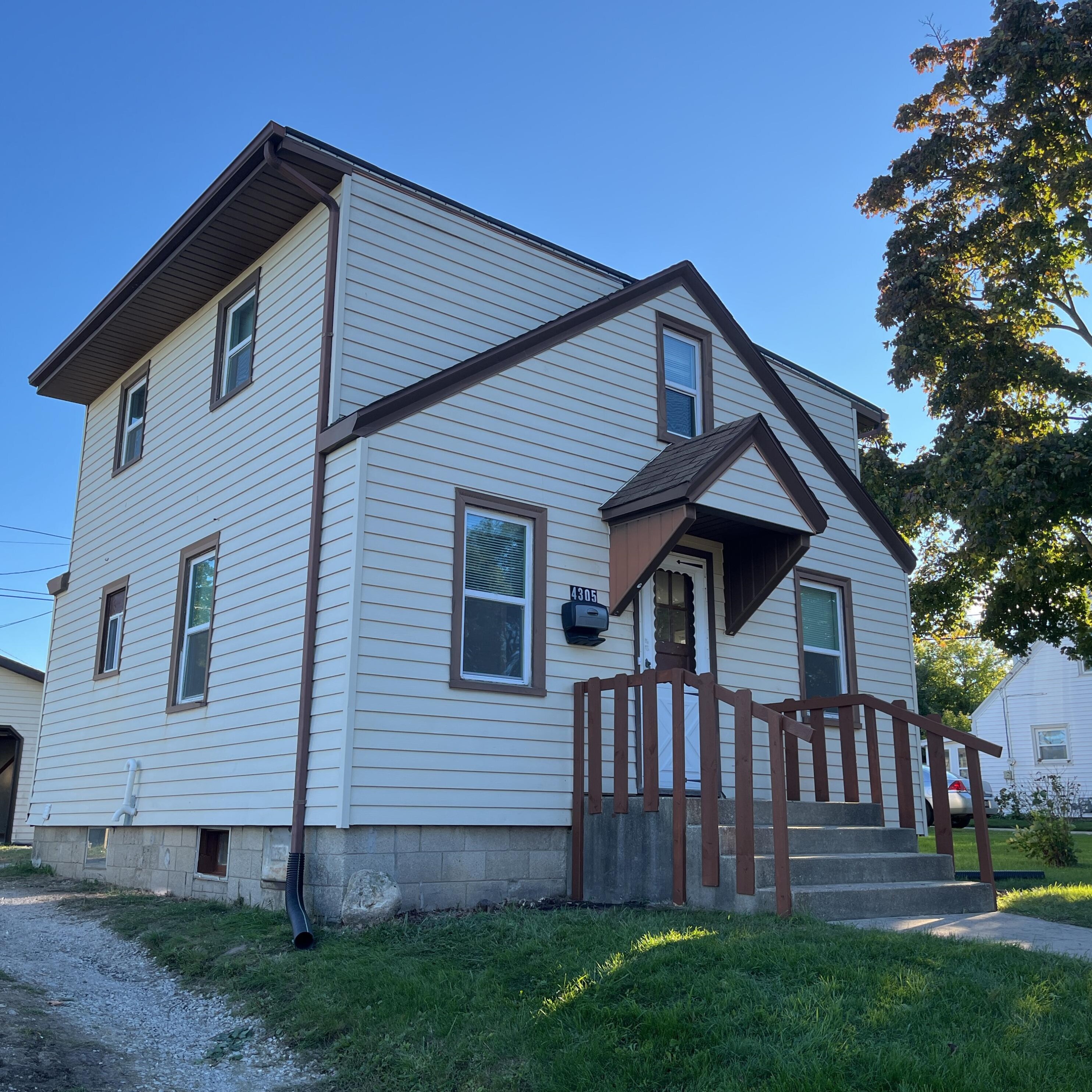 4305 Victory Ave, Racine, WI 53405-3158