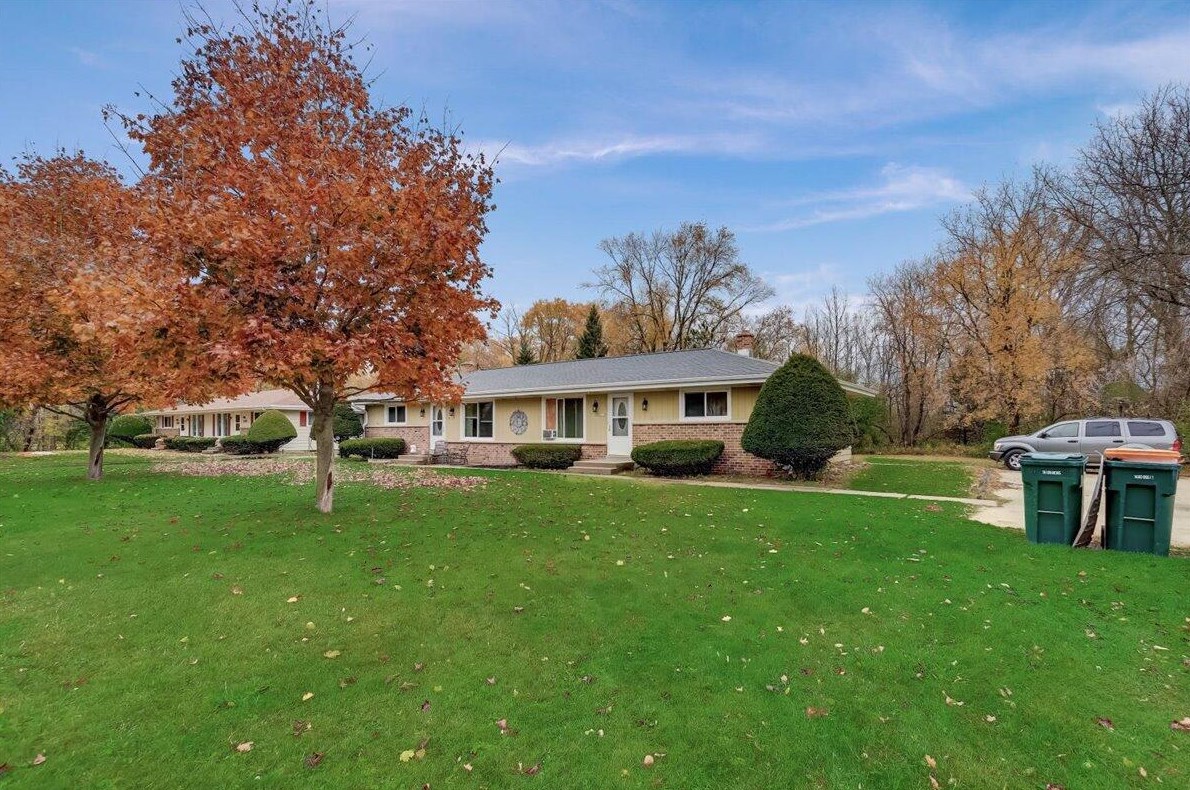 268 Riverside Dr, Saukville, WI 53080-2022