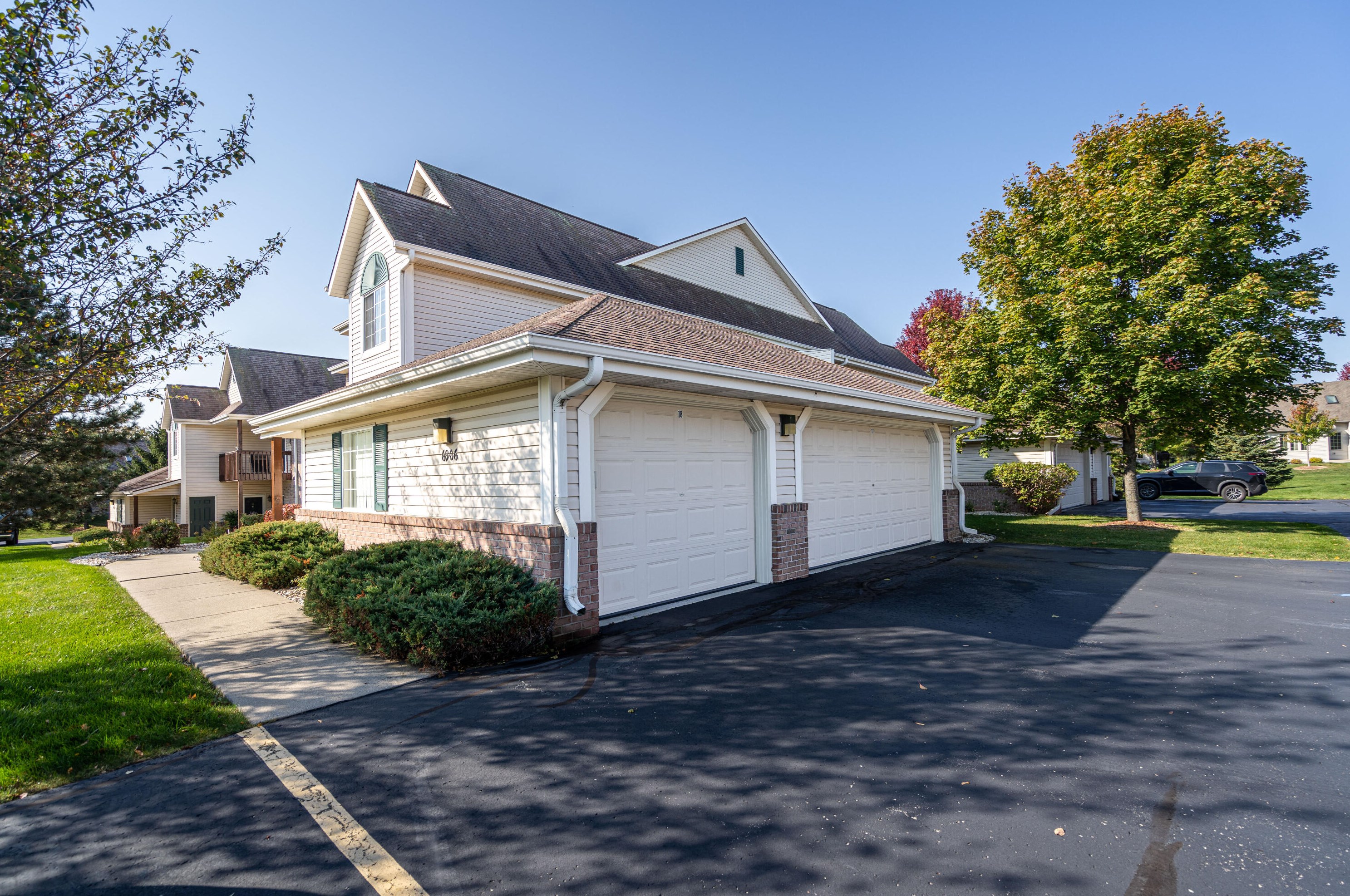 6906 Dale Dr, Racine, WI 53402-9415