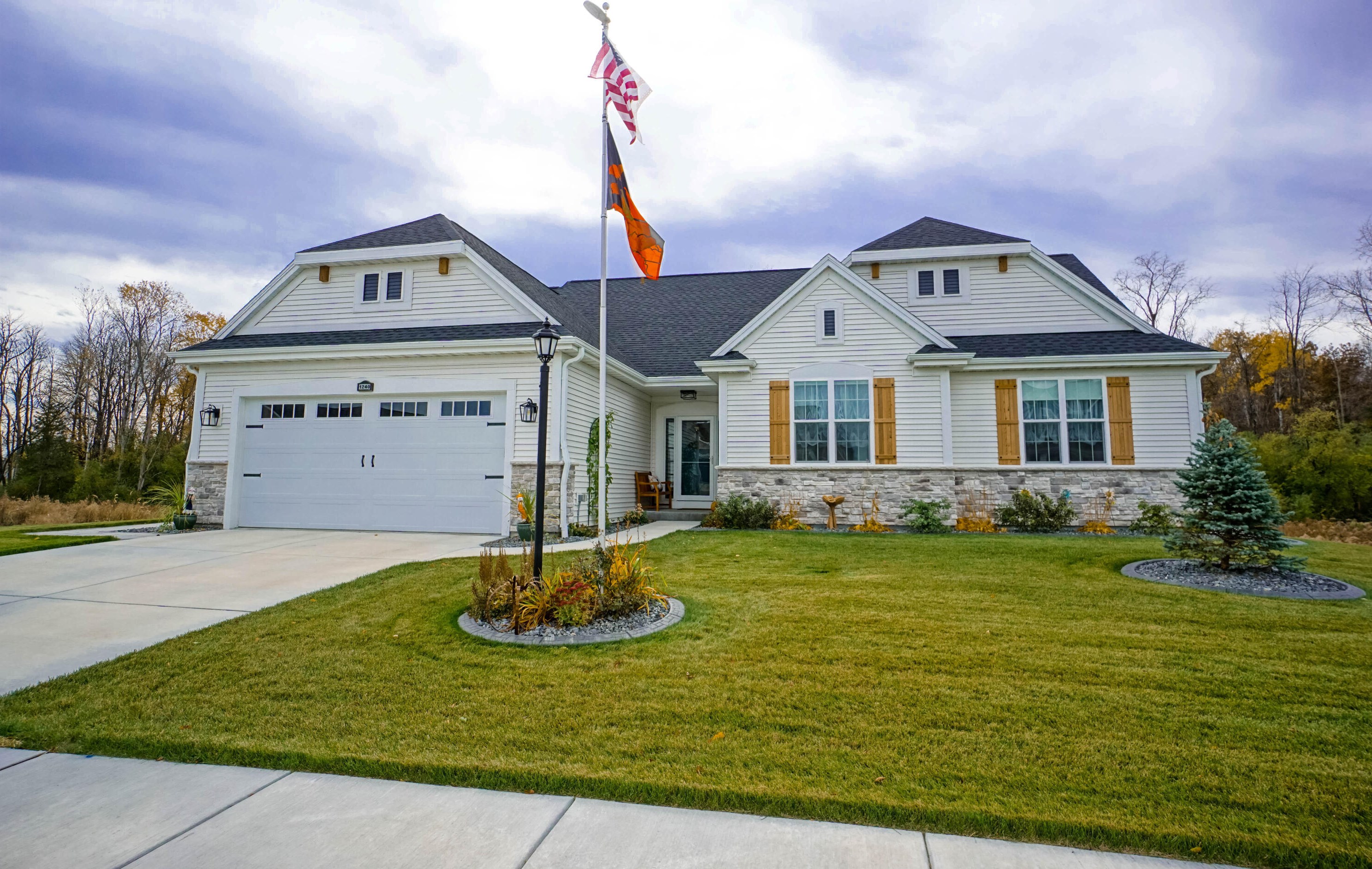 1240 Mamerow Ln W, Oconomowoc, WI 53066