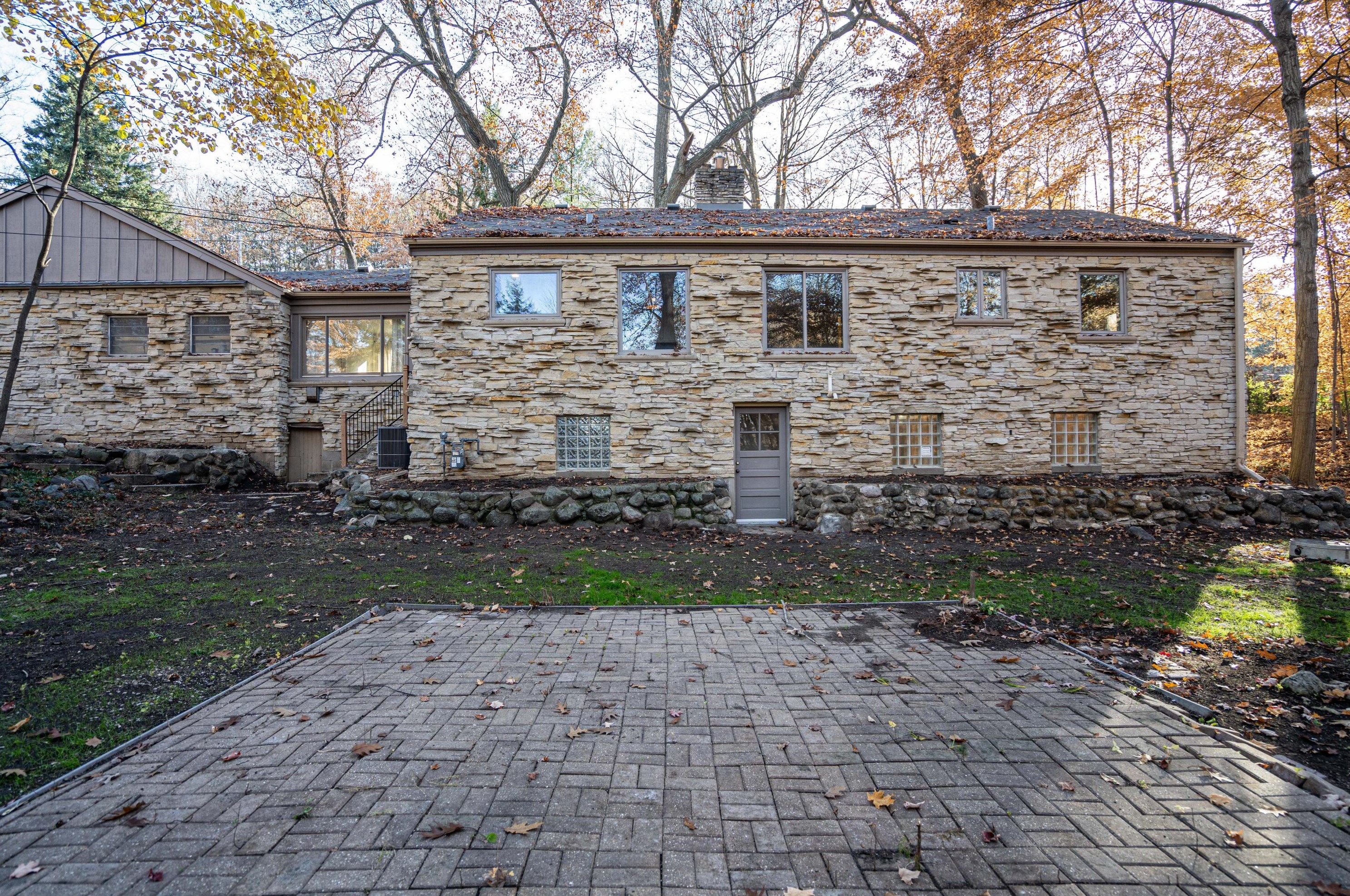 19160 North Ave, Brookfield WI  53045-4186 exterior