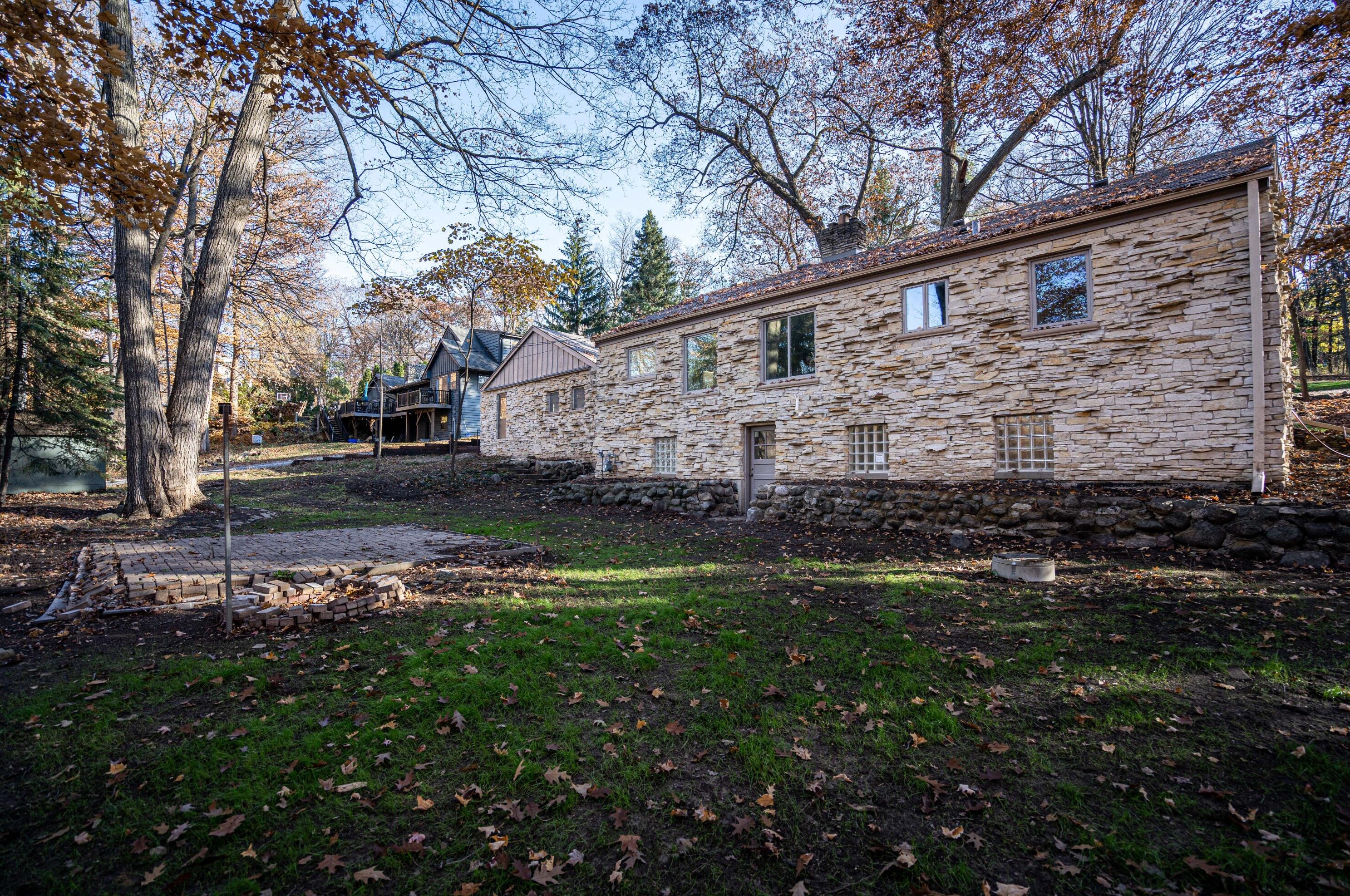 19160 North Ave, Brookfield WI  53045-4186 exterior