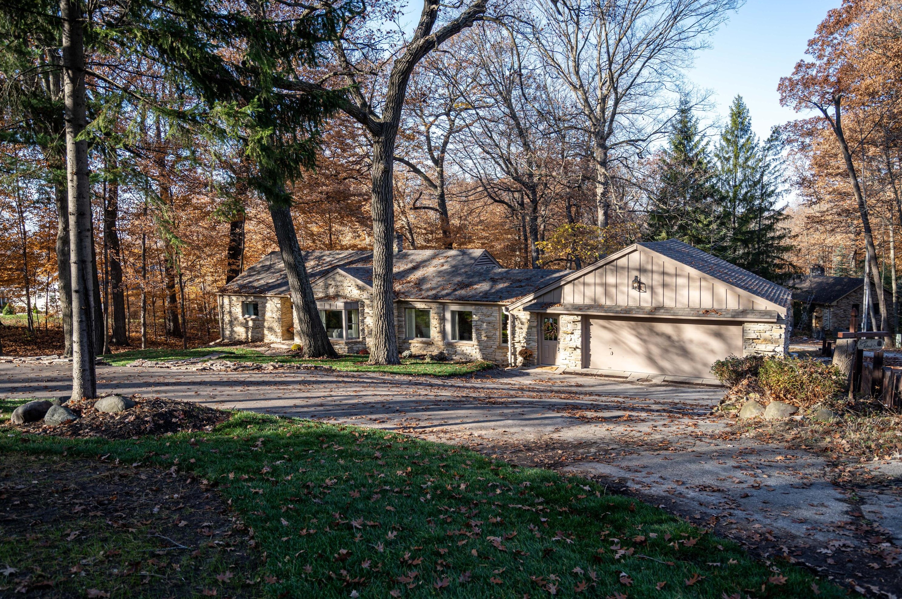 19160 North Ave, Brookfield WI  53045-4186 exterior