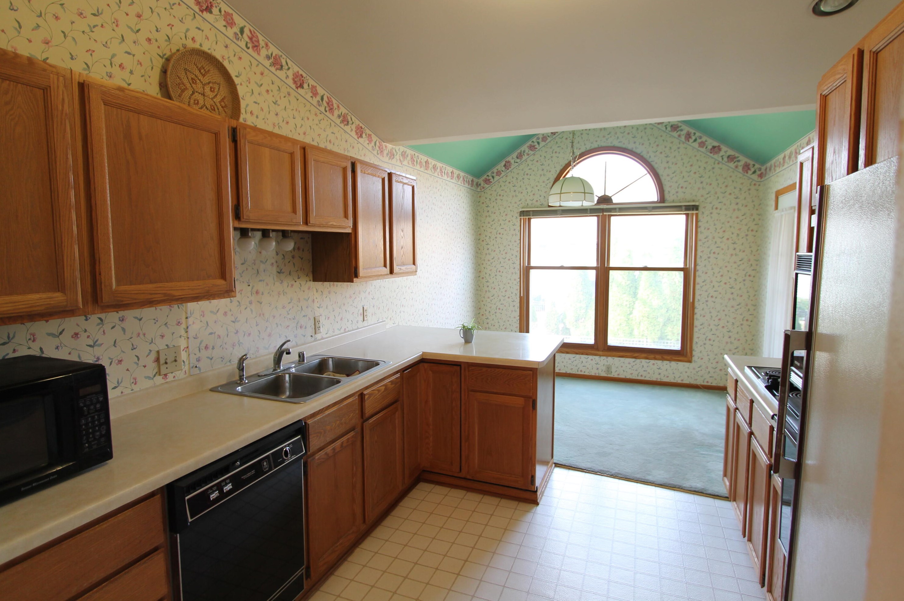 937 Crestwood Dr, Lyons, WI 53105-1309