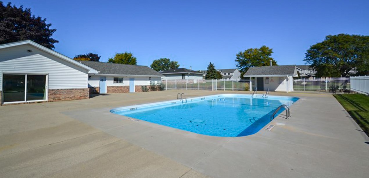 10278 Whitnall Edge Cir, Hales Corners WI  53132-2816 exterior