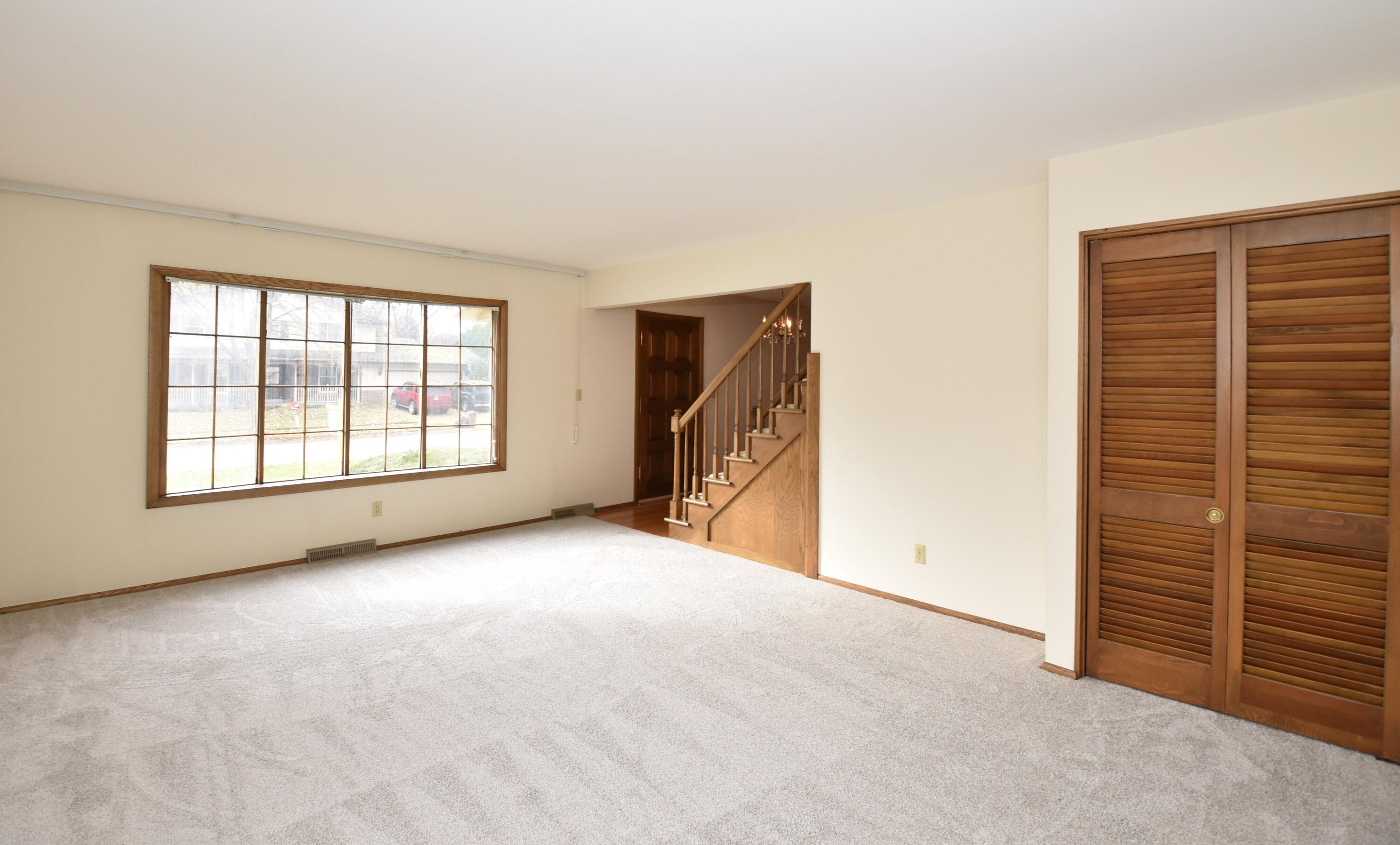 8840 Glenwood Dr, Greendale, WI 53129