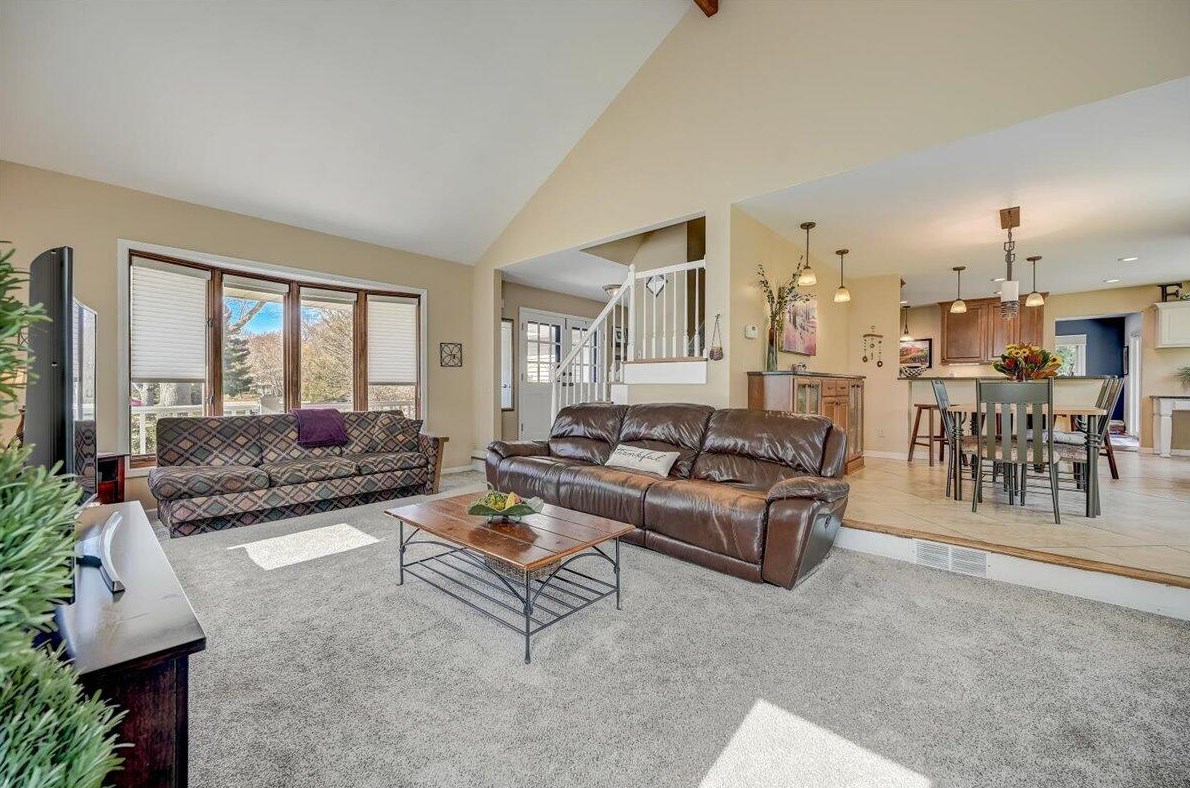 3604 W Brittany Ct, Thiensville, WI 53092