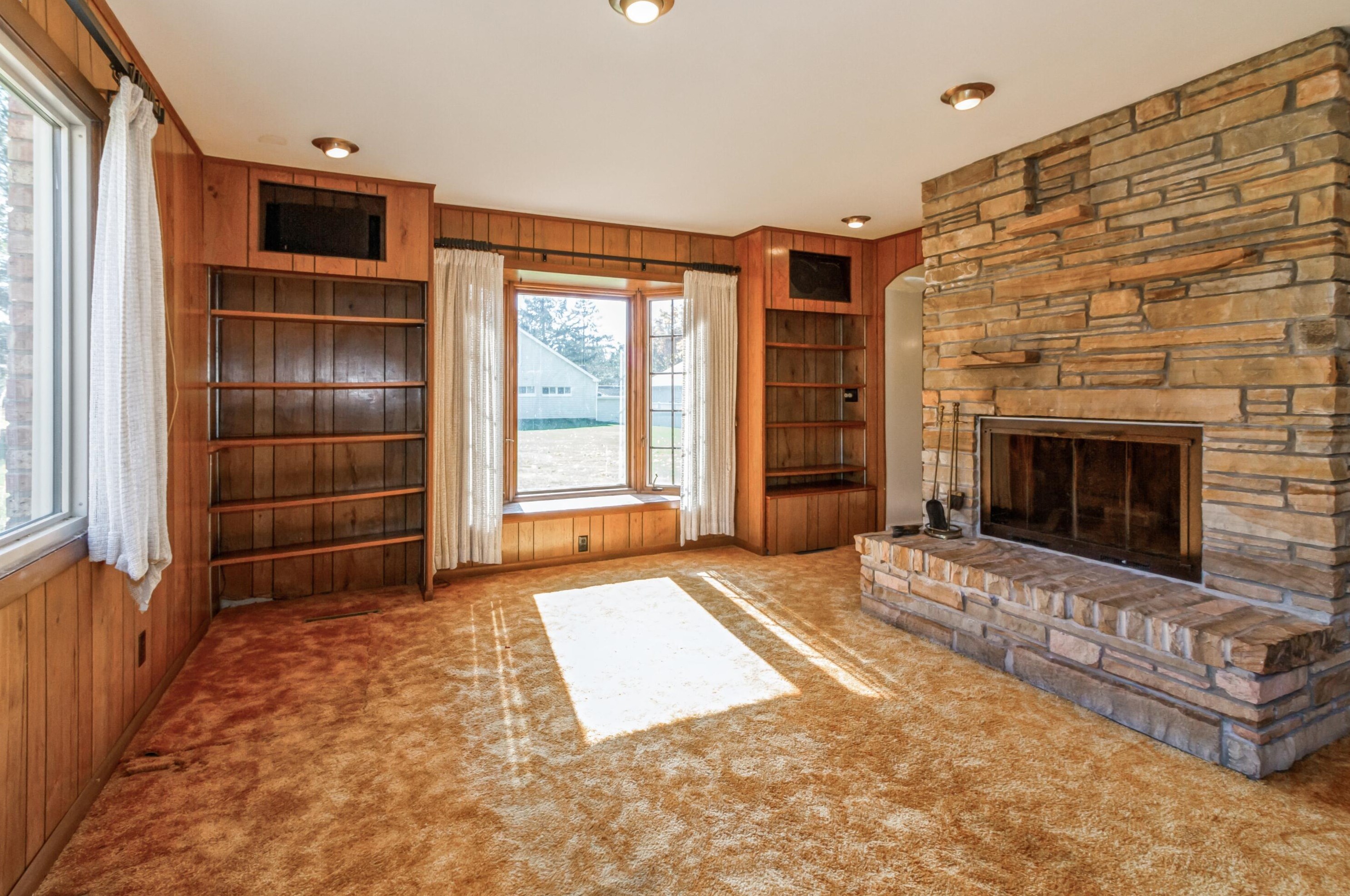 1175 S Lake Shore Dr, Lake Geneva, WI 53147