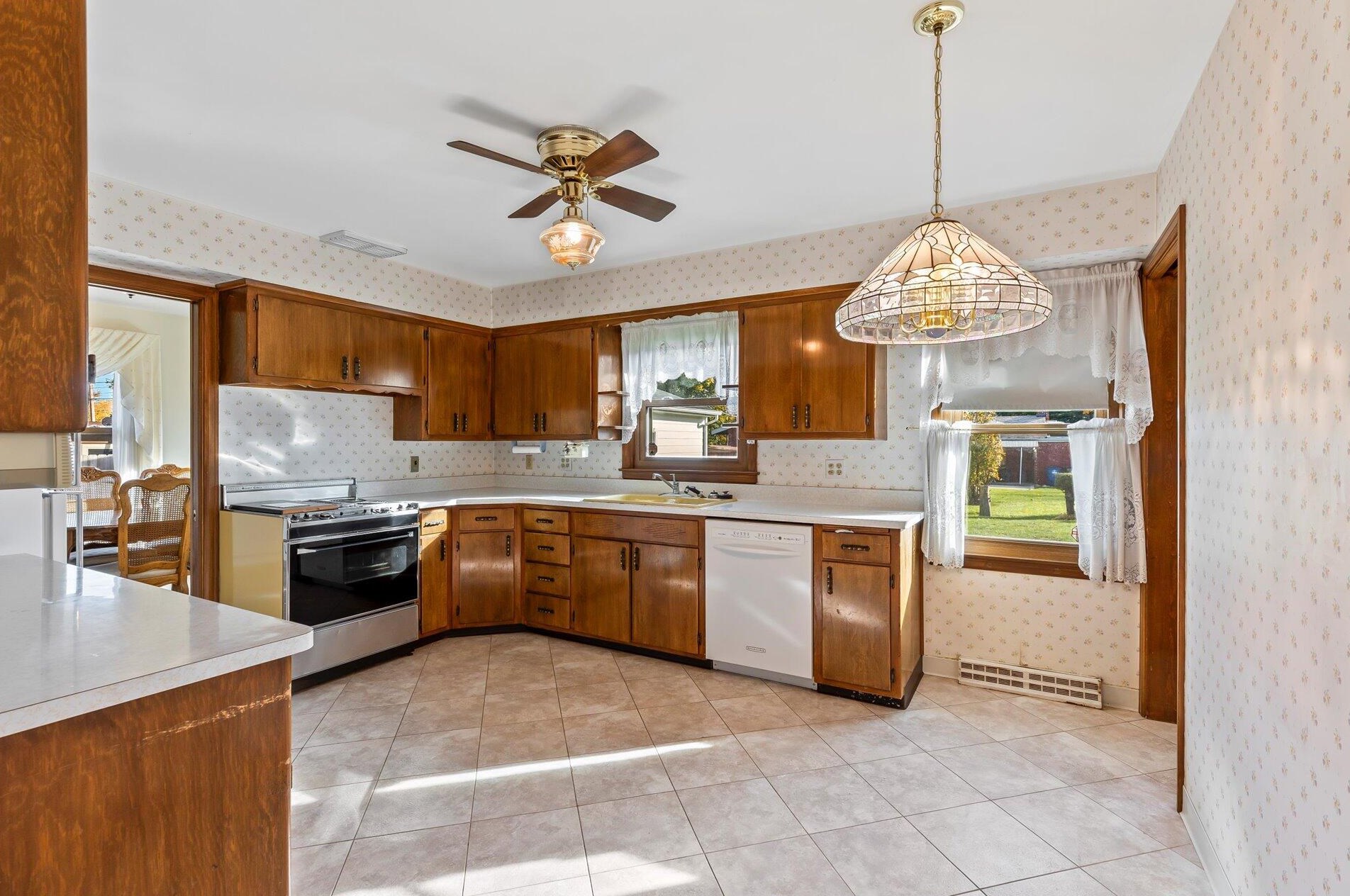 3609 Byron Ave, Racine, WI 53405-2019