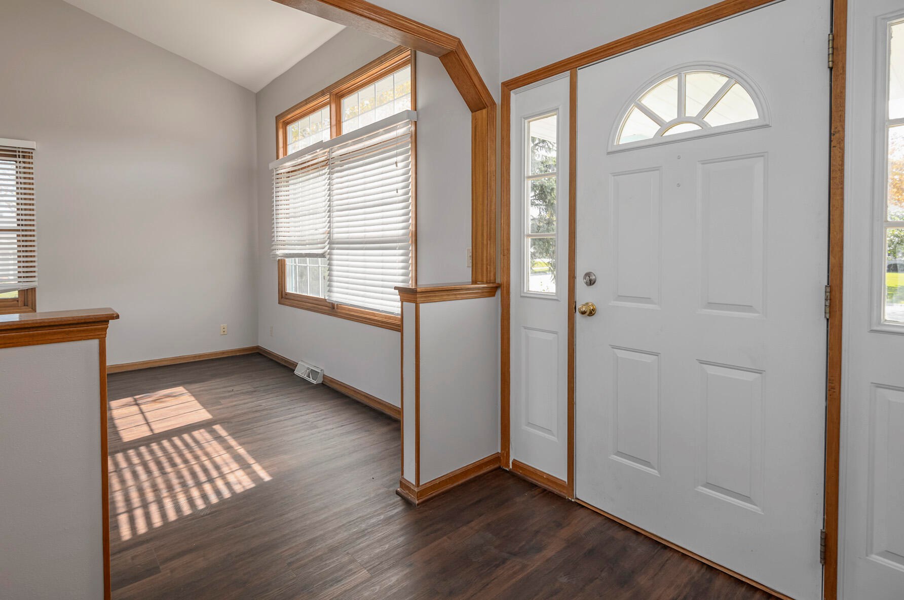 630 Kyle Ct, Oak Creek, WI 53154-7942