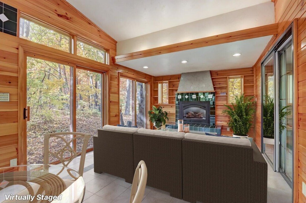 2438 Sauk Rd, Grafton, WI 53024-9752