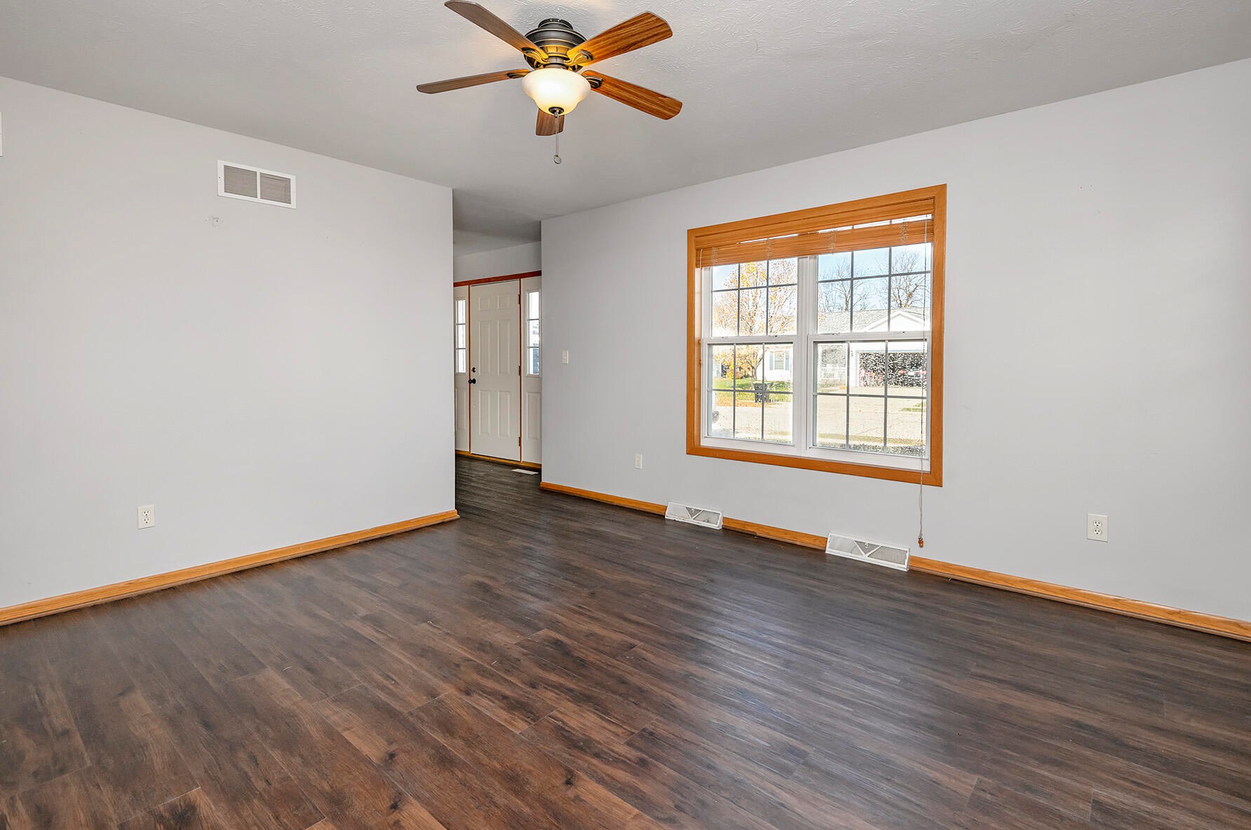335 Settlement Rd, Hartford, WI 53027