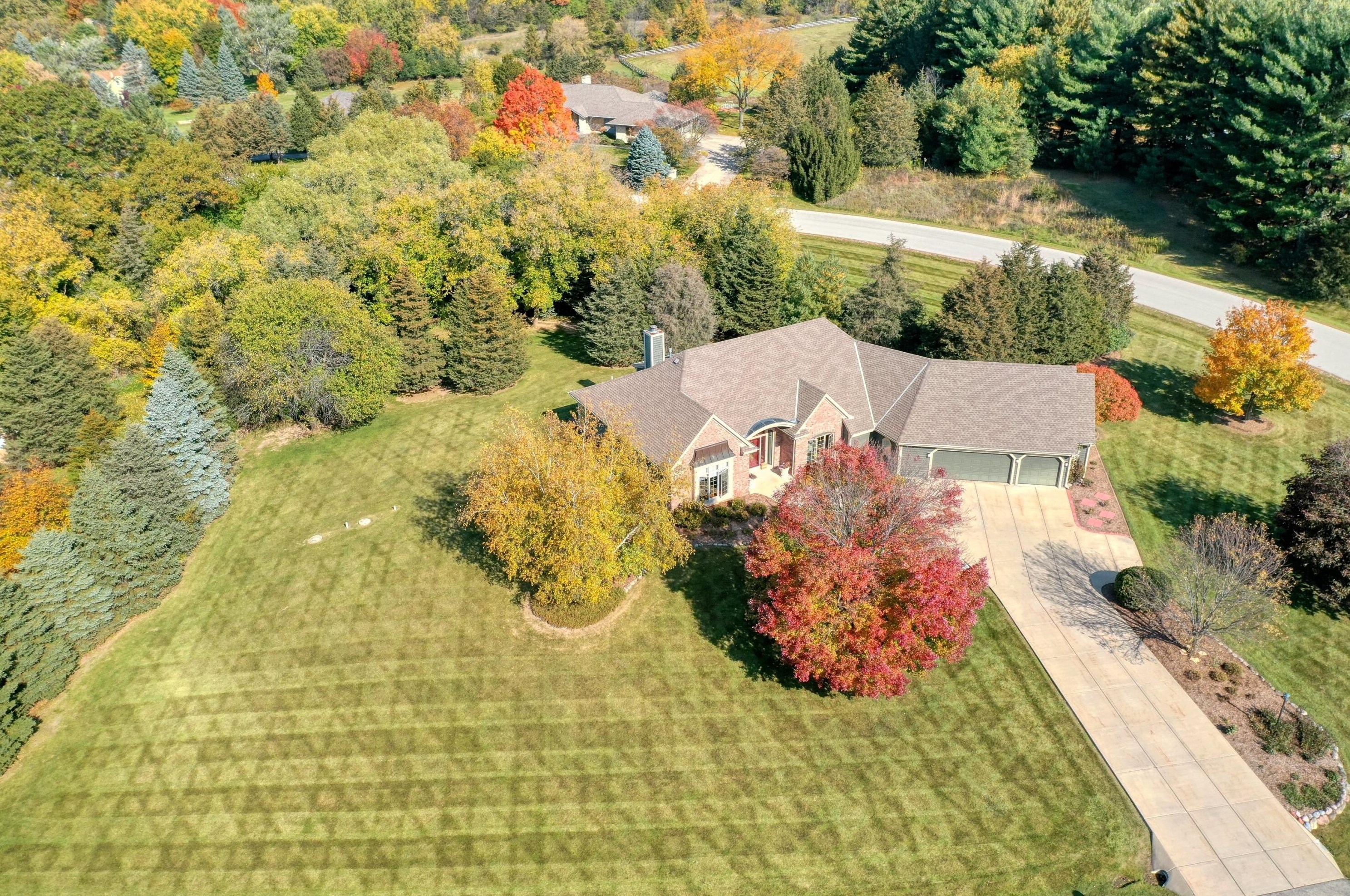 181 Cedar Valley Rd, Delafield, WI 53018-1758
