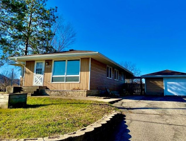 1112 Grandview Terrace, La Crescent, MN 55947