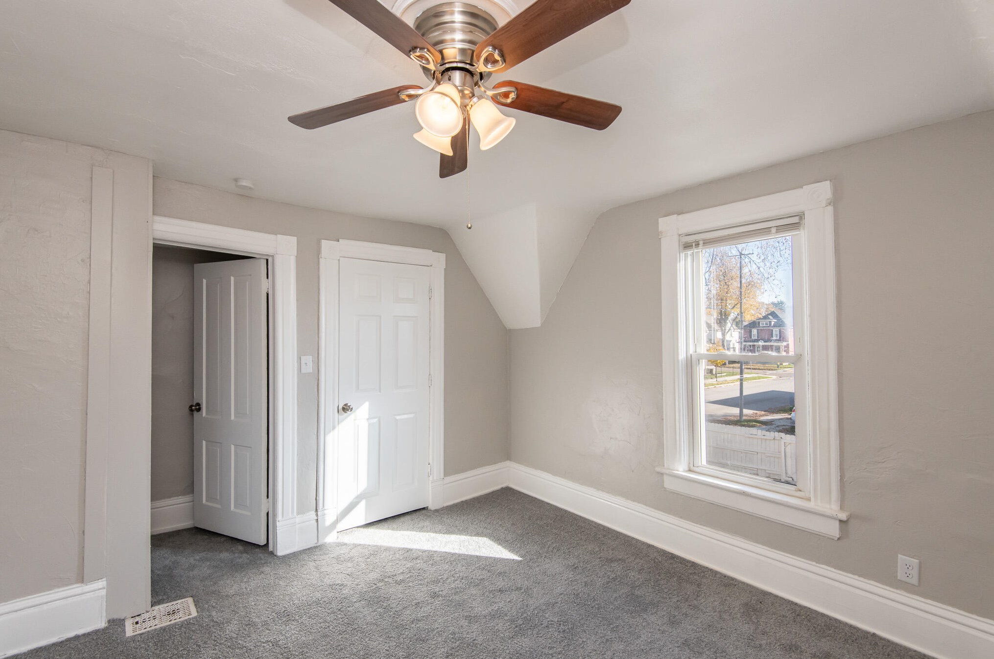 1701 Holmes Ave, Racine WI  53405-3546 exterior