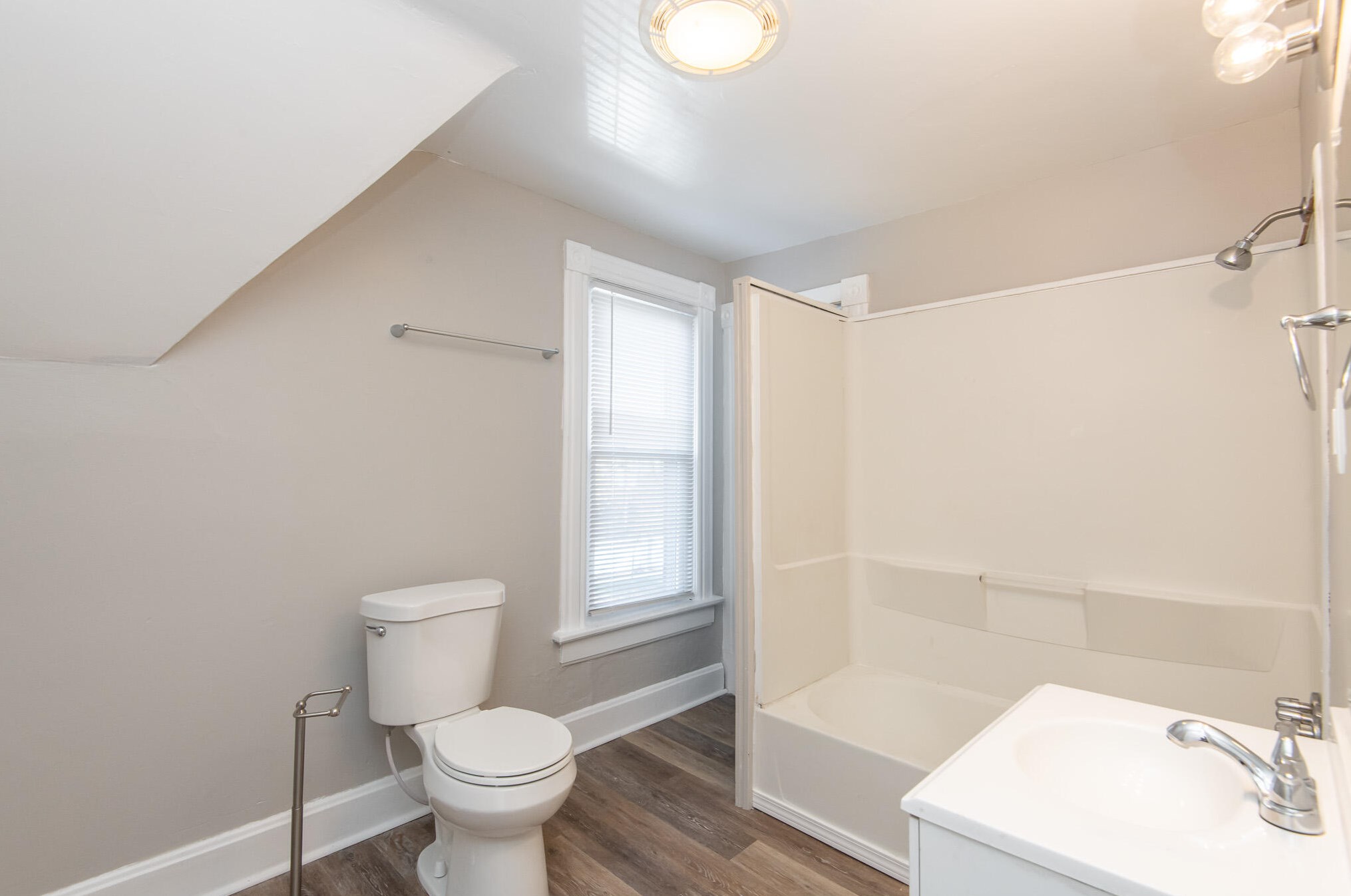 1701 Holmes Ave, Racine WI  53405-3546 exterior