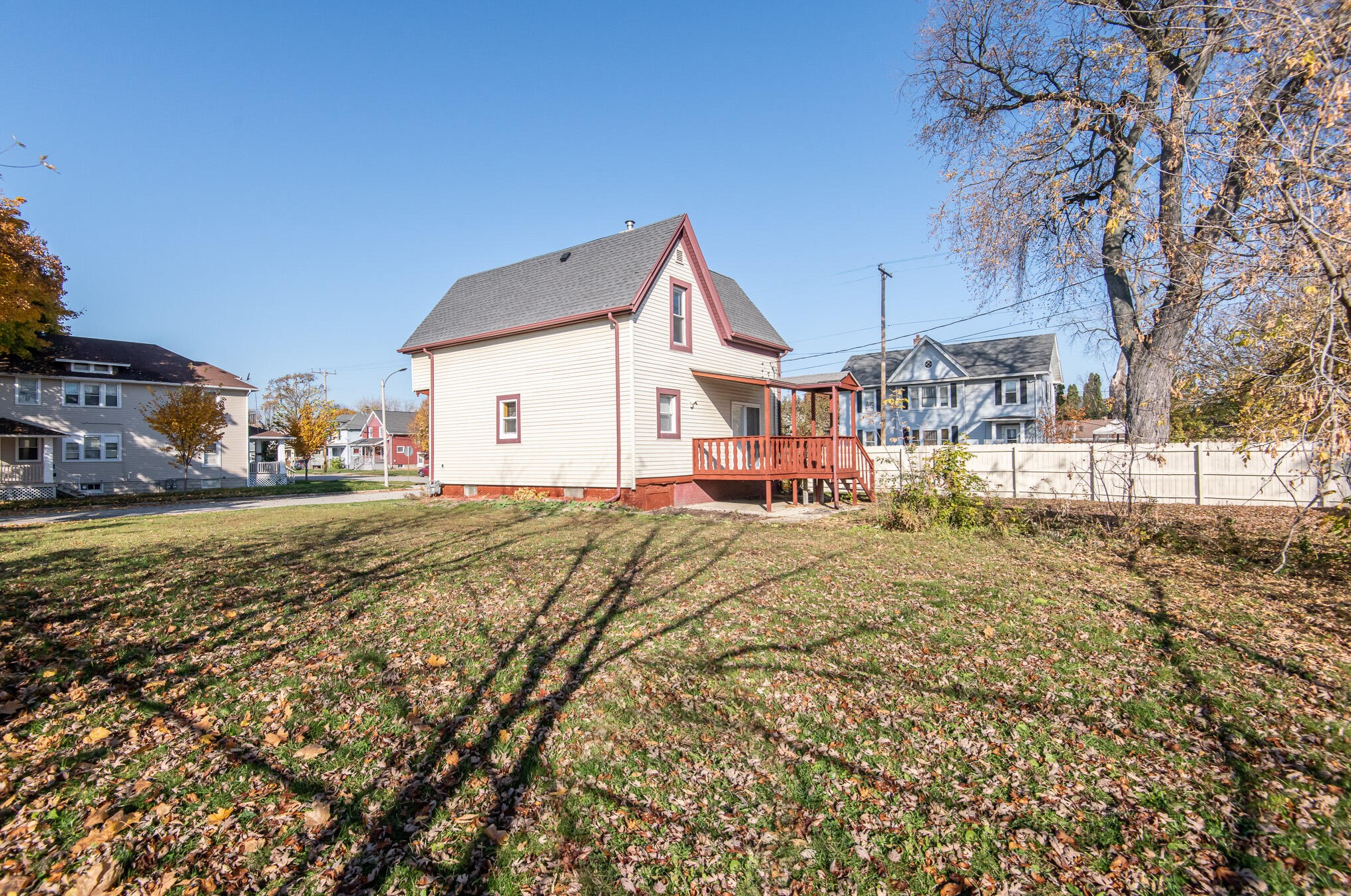1701 Holmes Ave, Racine WI  53405-3546 exterior