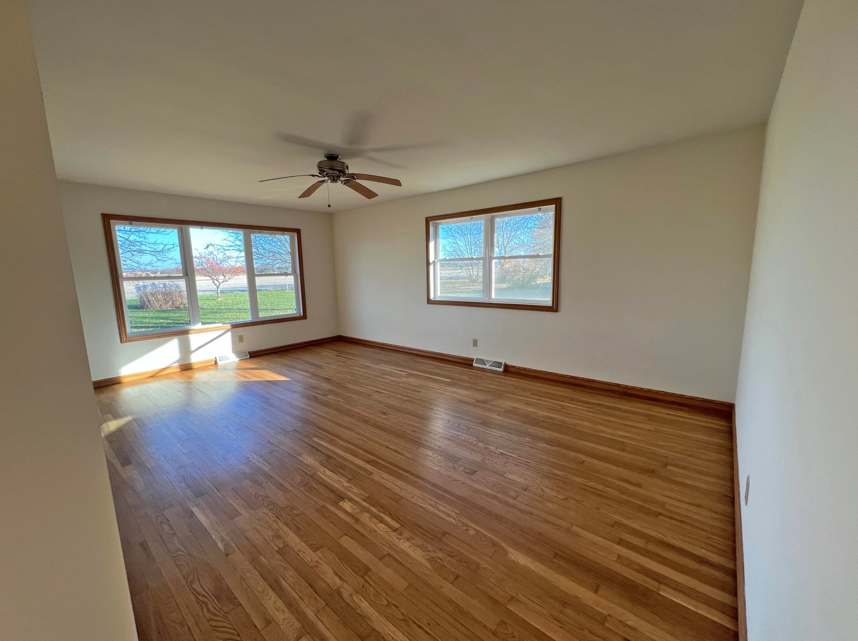 1360 S Concord Rd, Oconomowoc, WI 53066