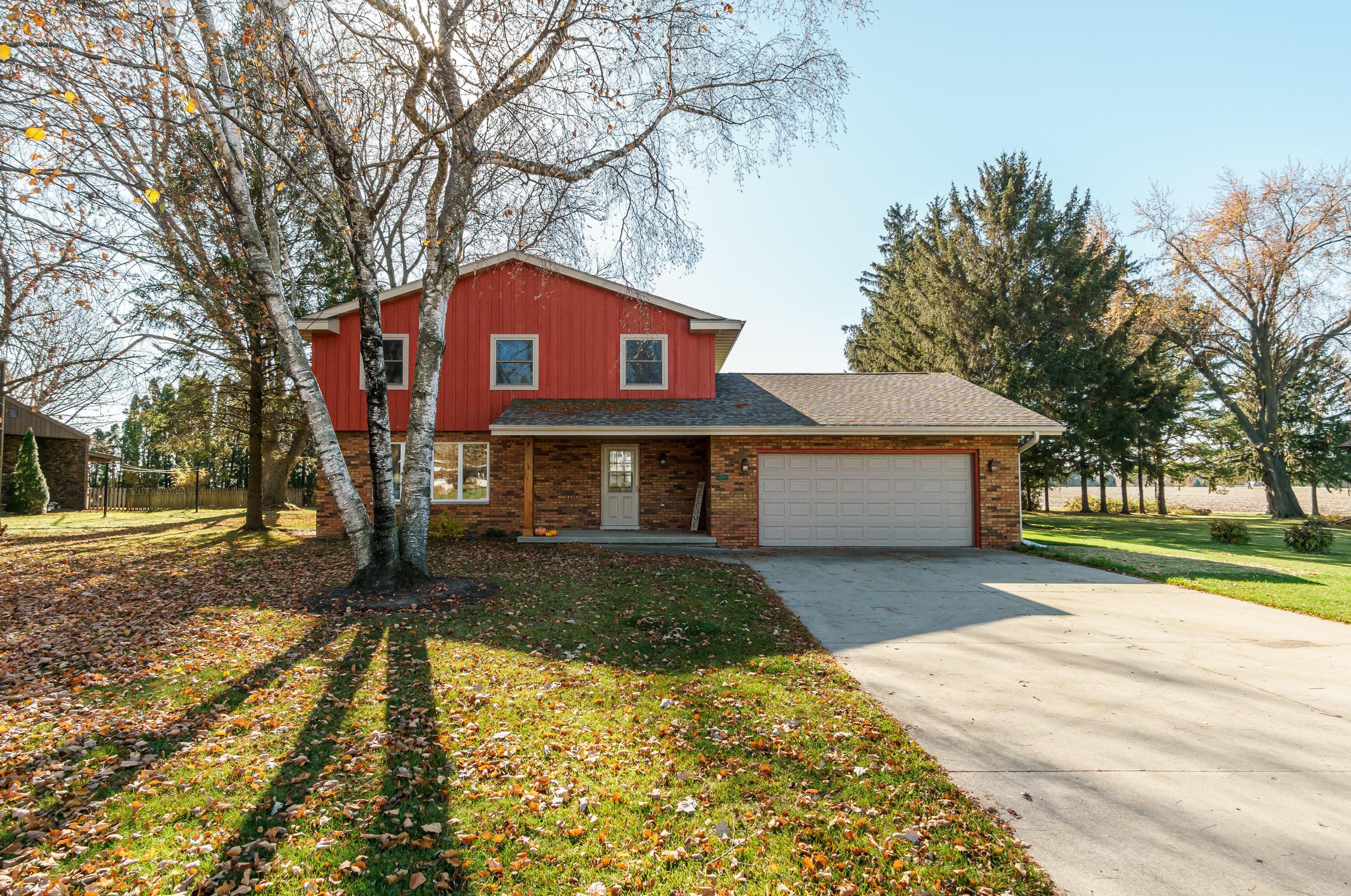 768 E Center St, Juneau, WI 53039