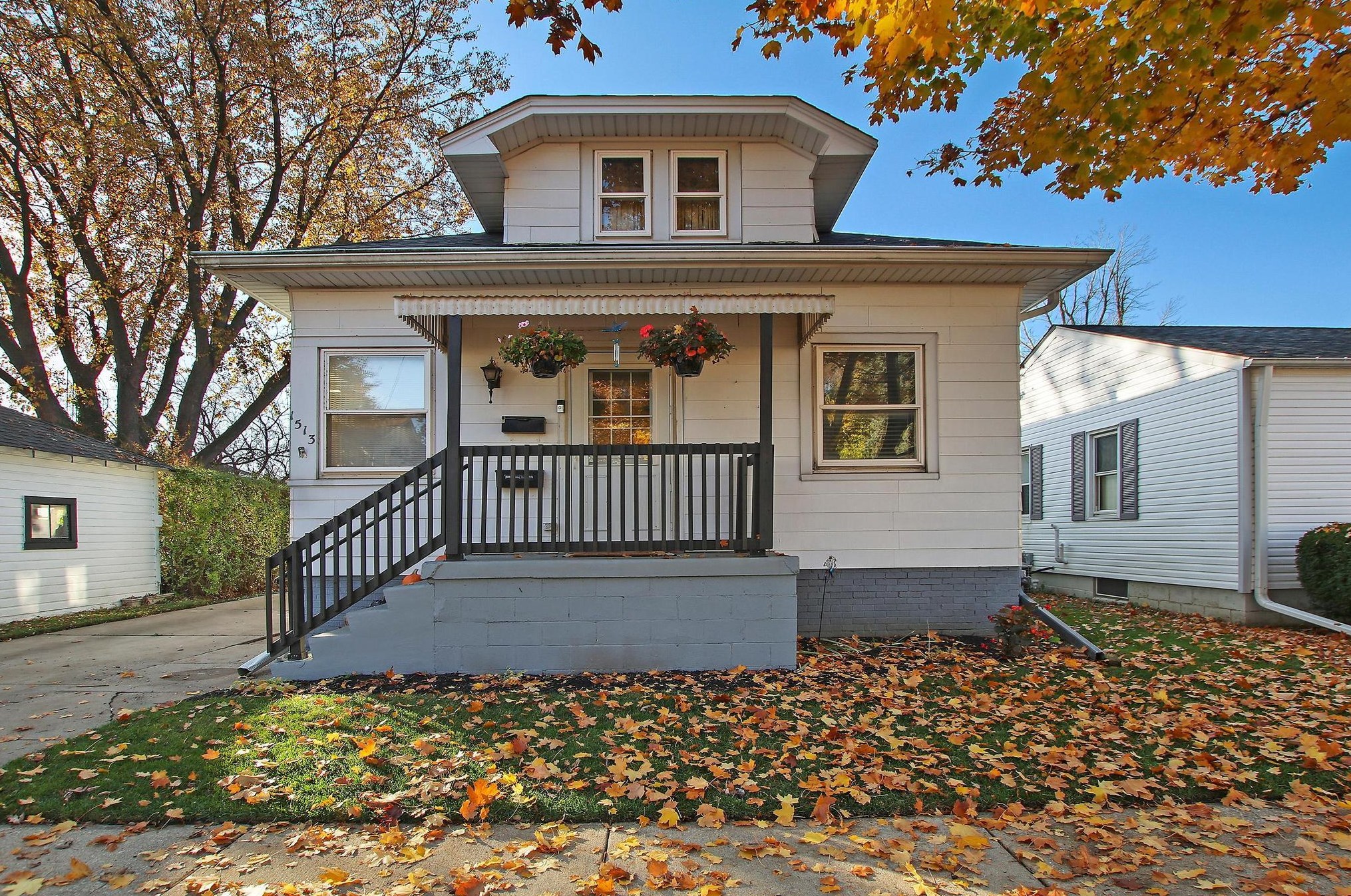 1513 Wolff St, Racine, WI 53402-4175