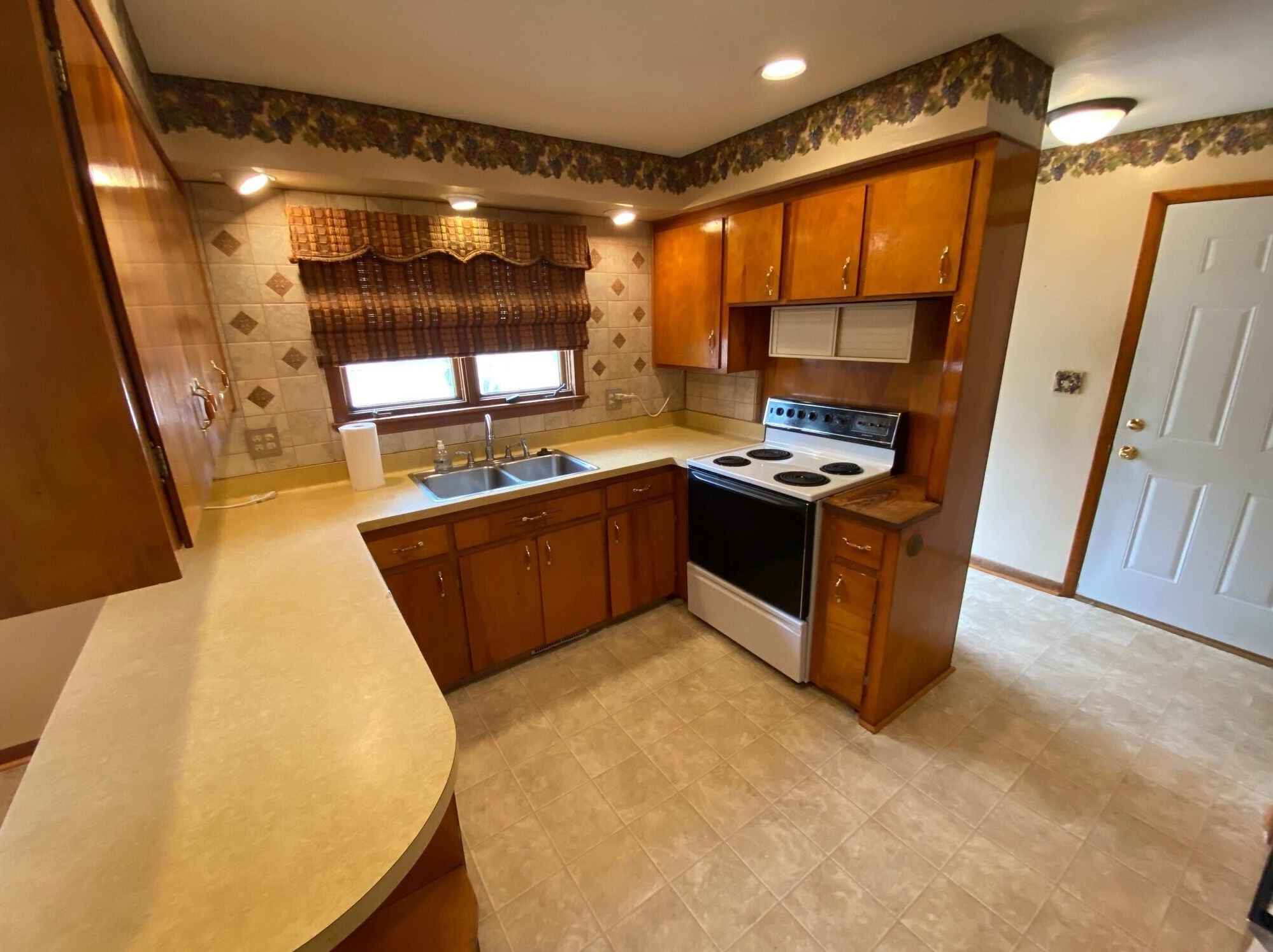 711 22nd St, Sheboygan, WI 53081-4210