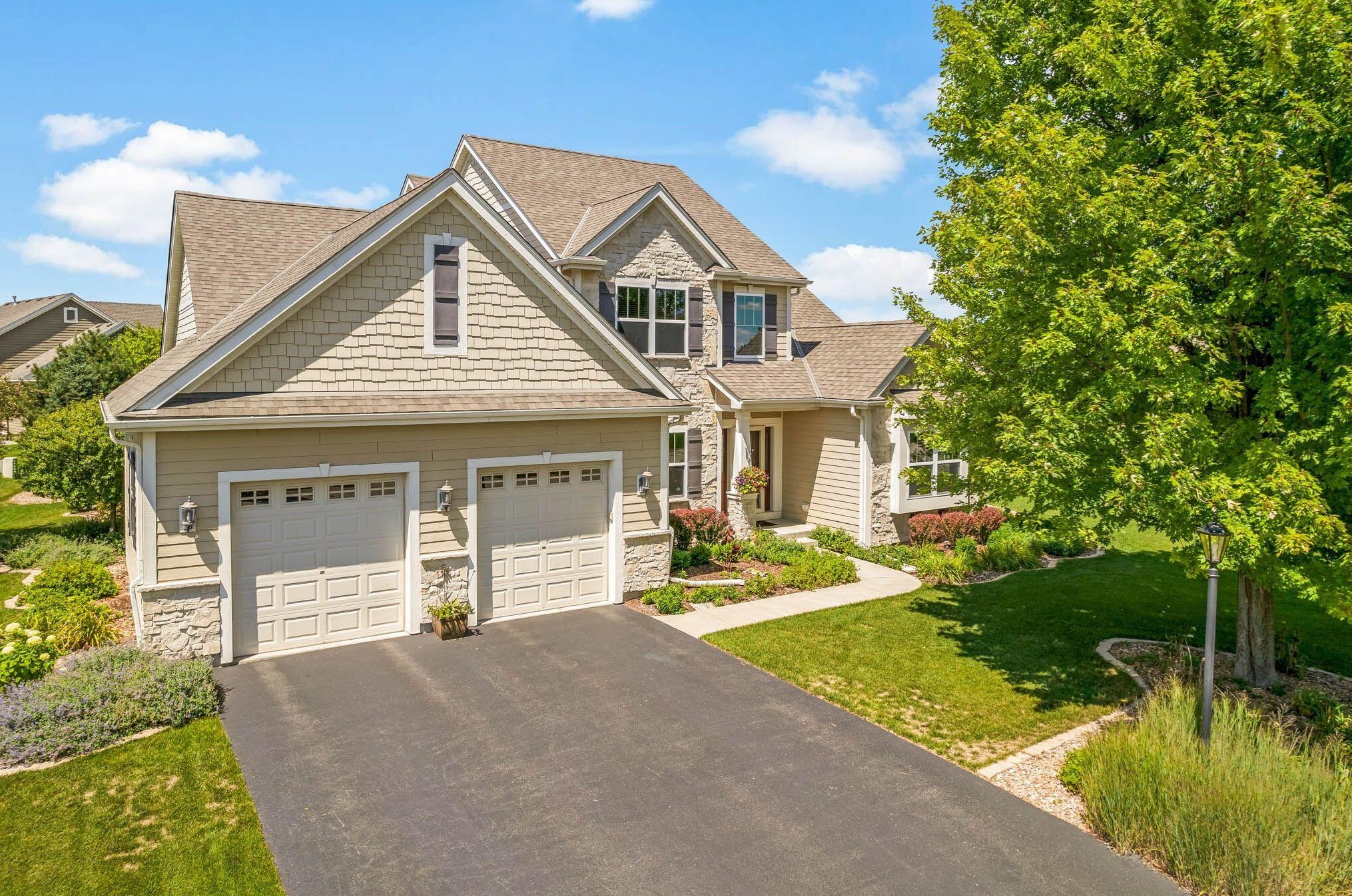 1734 Eastlake Dr, Oconomowoc, WI 53066
