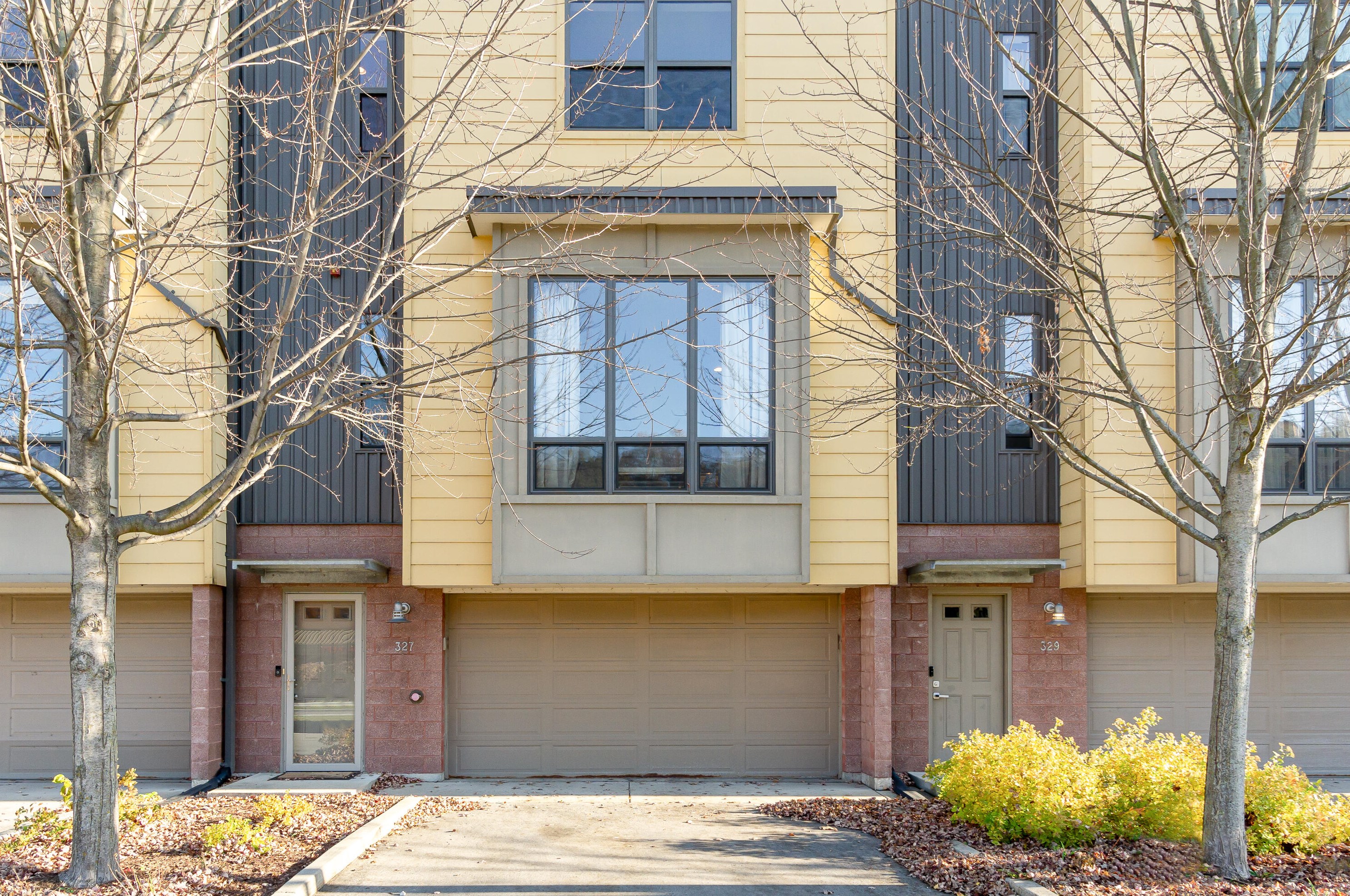 327 Mill Reserve Dr, Waukesha, WI 53188