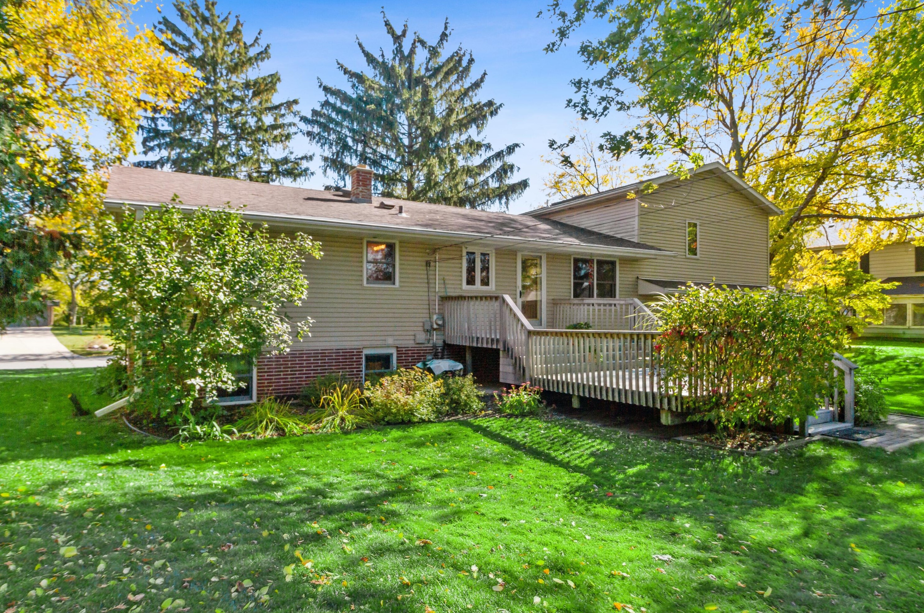 348 Spring Ln, Delavan, WI 53115-1652