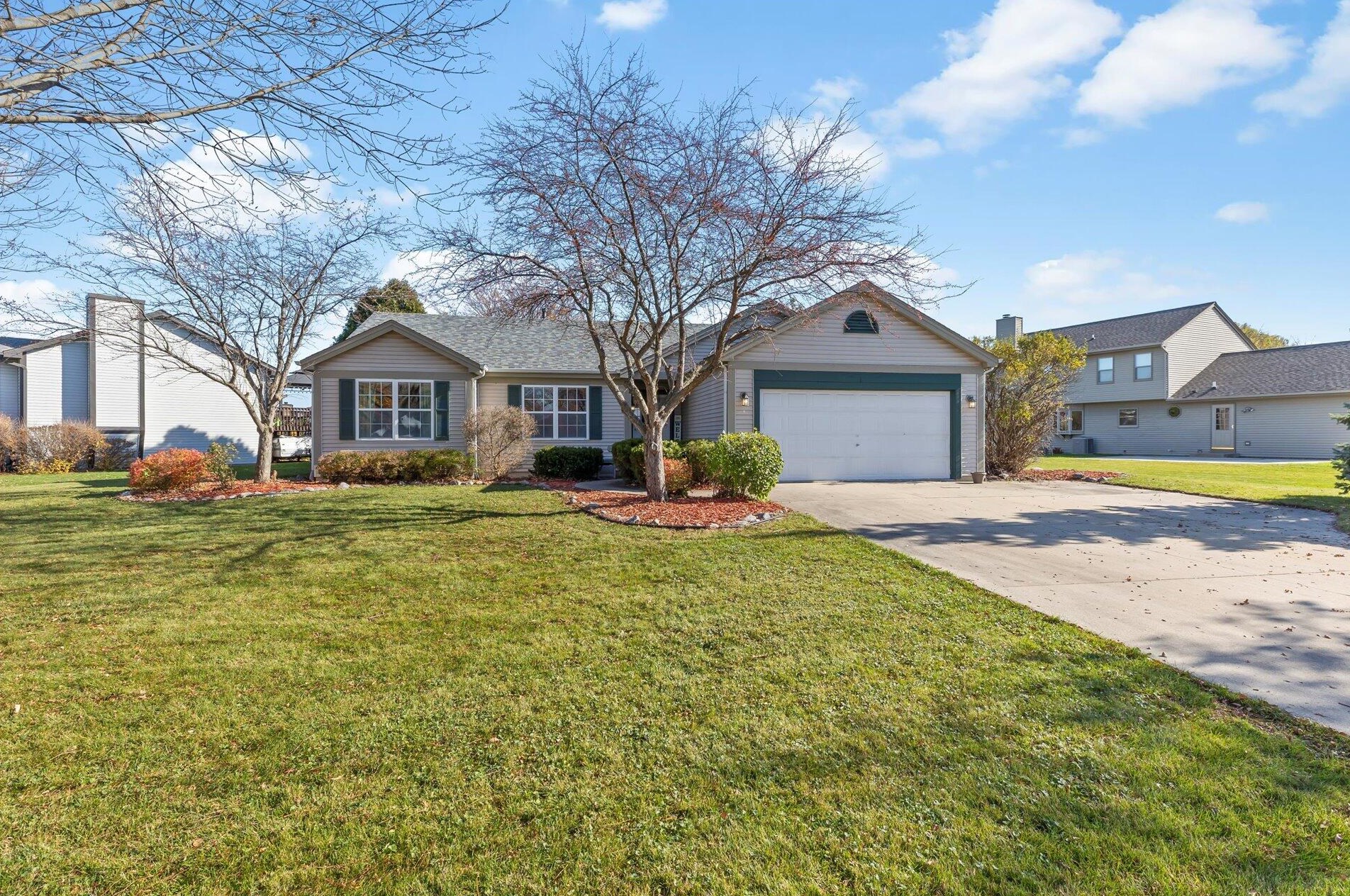 415 Quail Run, Oak Creek, WI 53154-5762