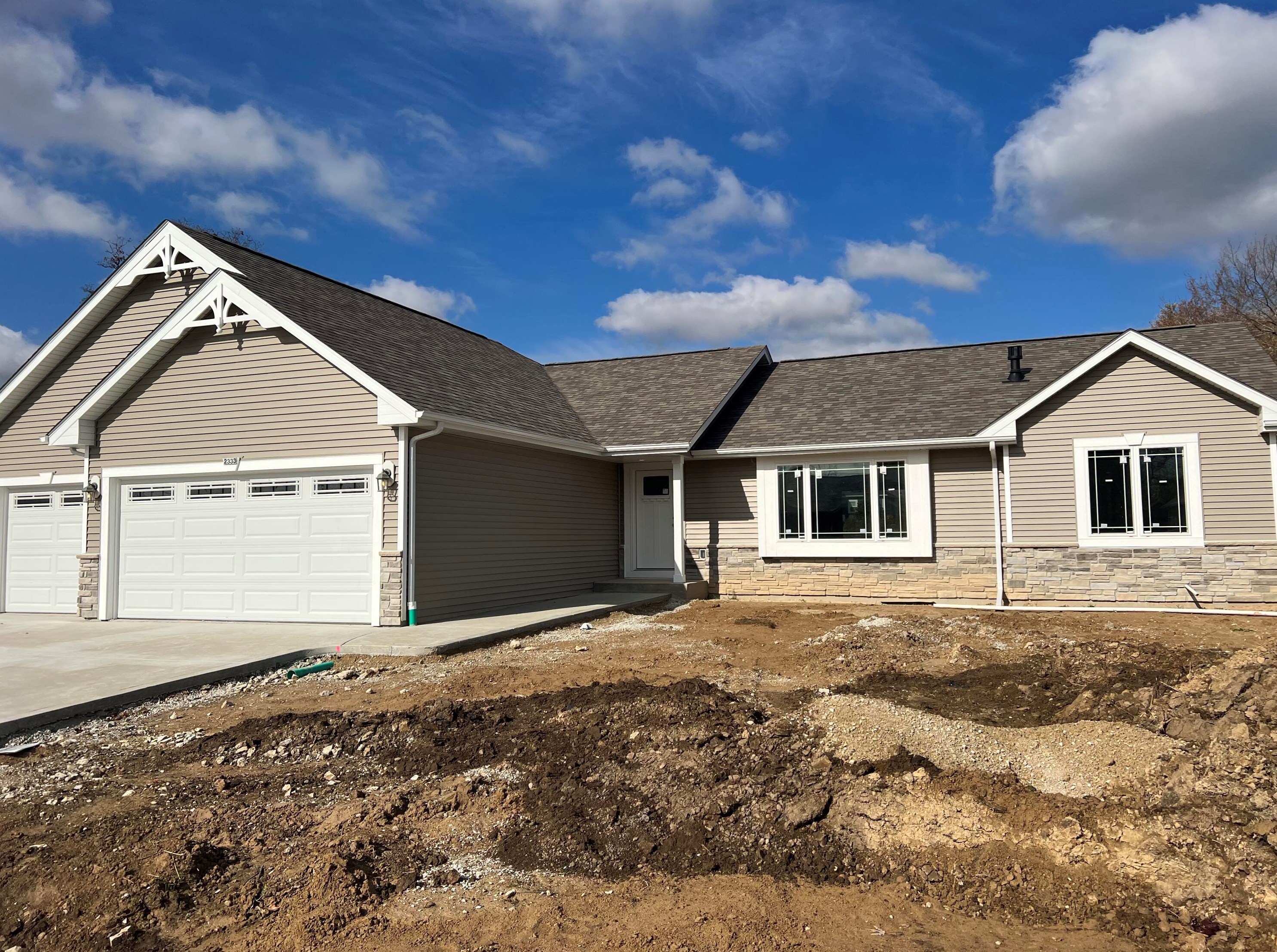 2333 Stonegate Rd, Lyons, WI 53105-7788