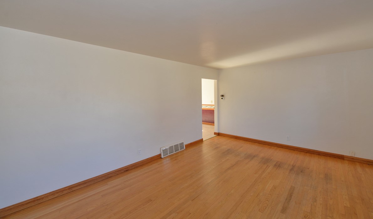 1017 Montclair Dr, Racine, WI 53402-3437