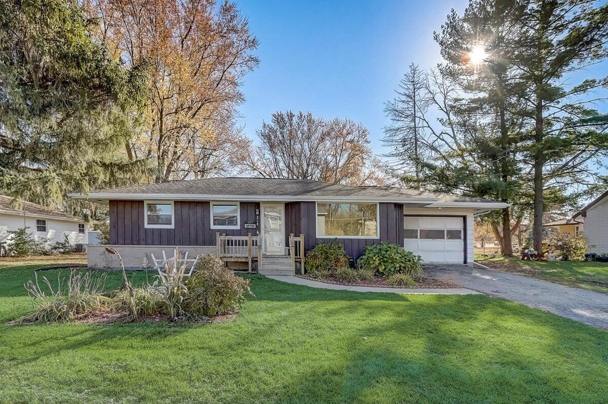 218 W Grant St, Lake Mills, WI 53551