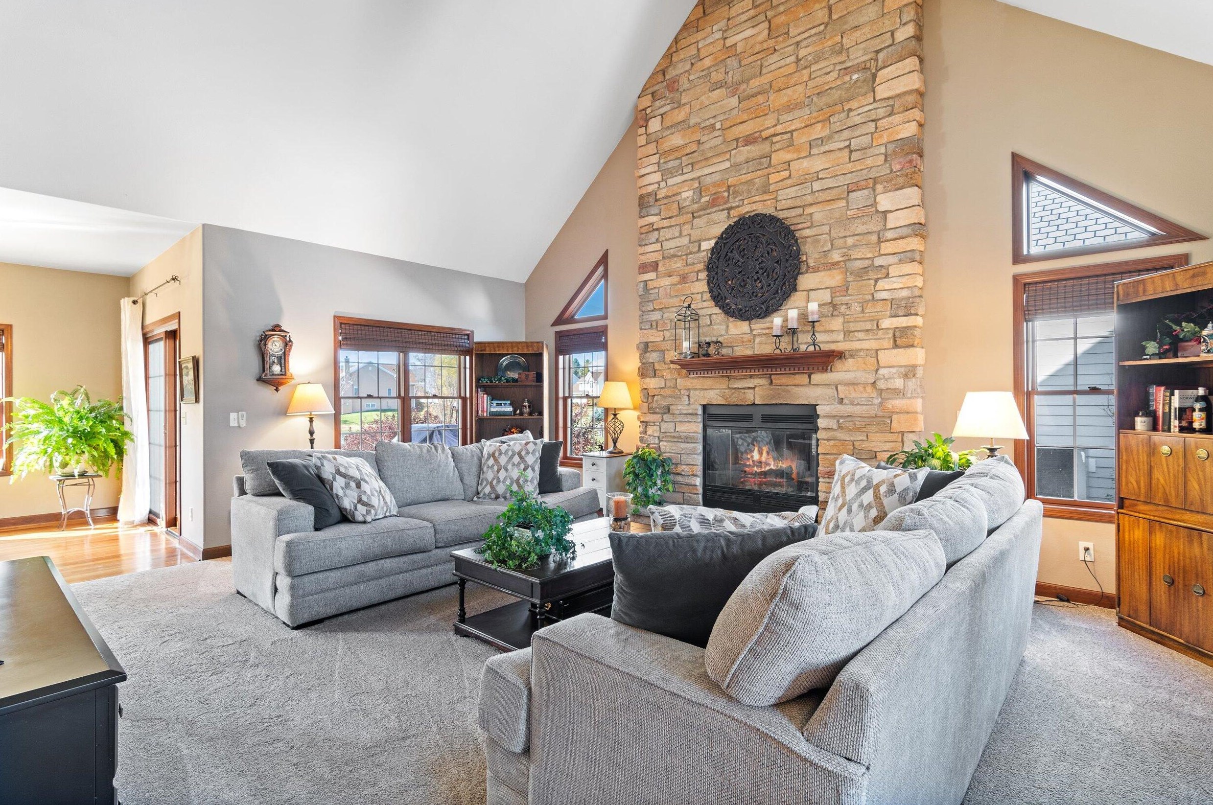 1220 Greystone Dr, Plymouth, WI 53073-4571