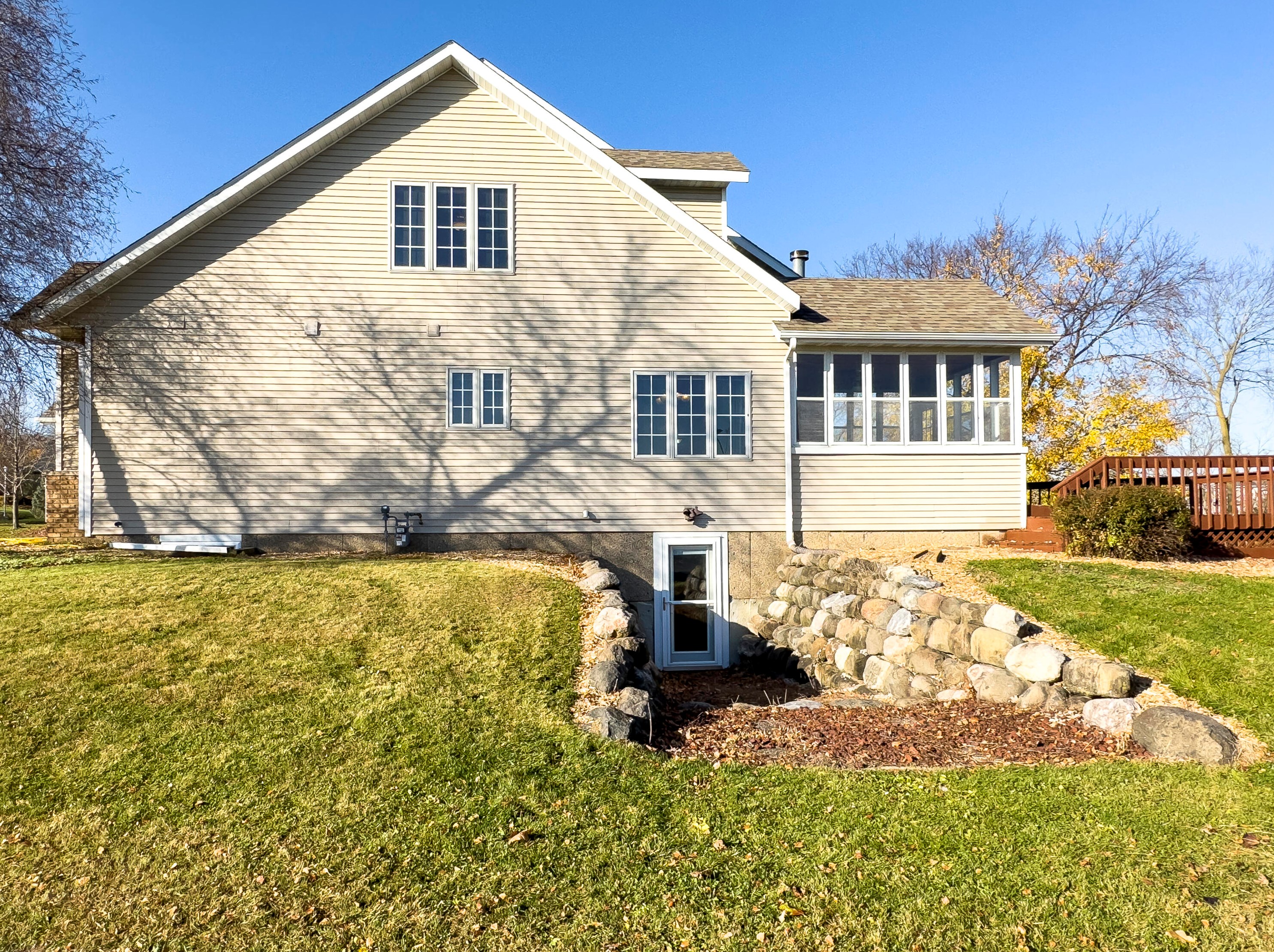 605 Little River Ct, Jefferson, WI 53549-1875