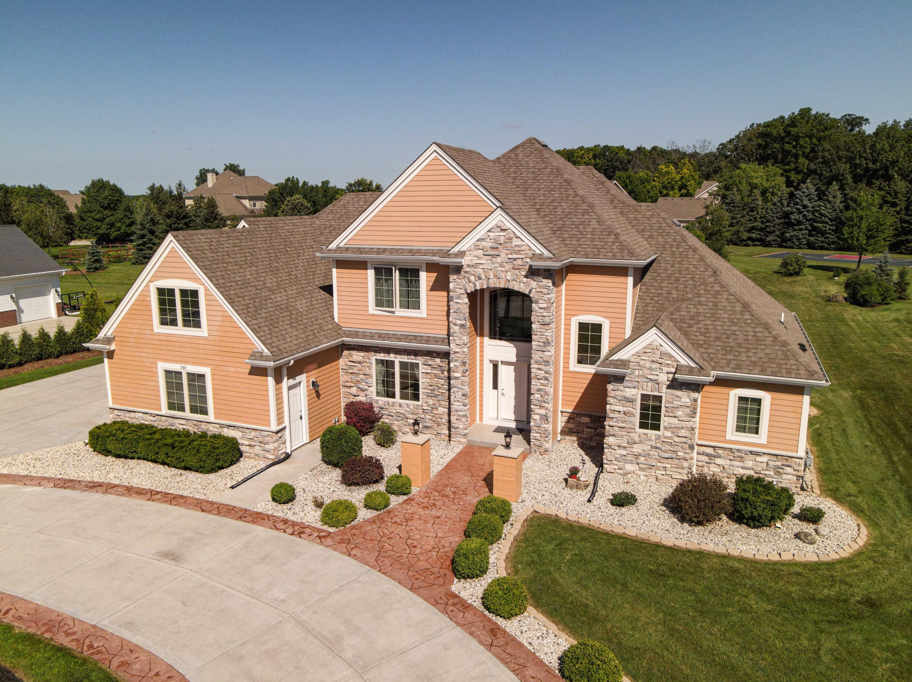 7167 Karrington Dr, Hales Corners, WI 53132-1977