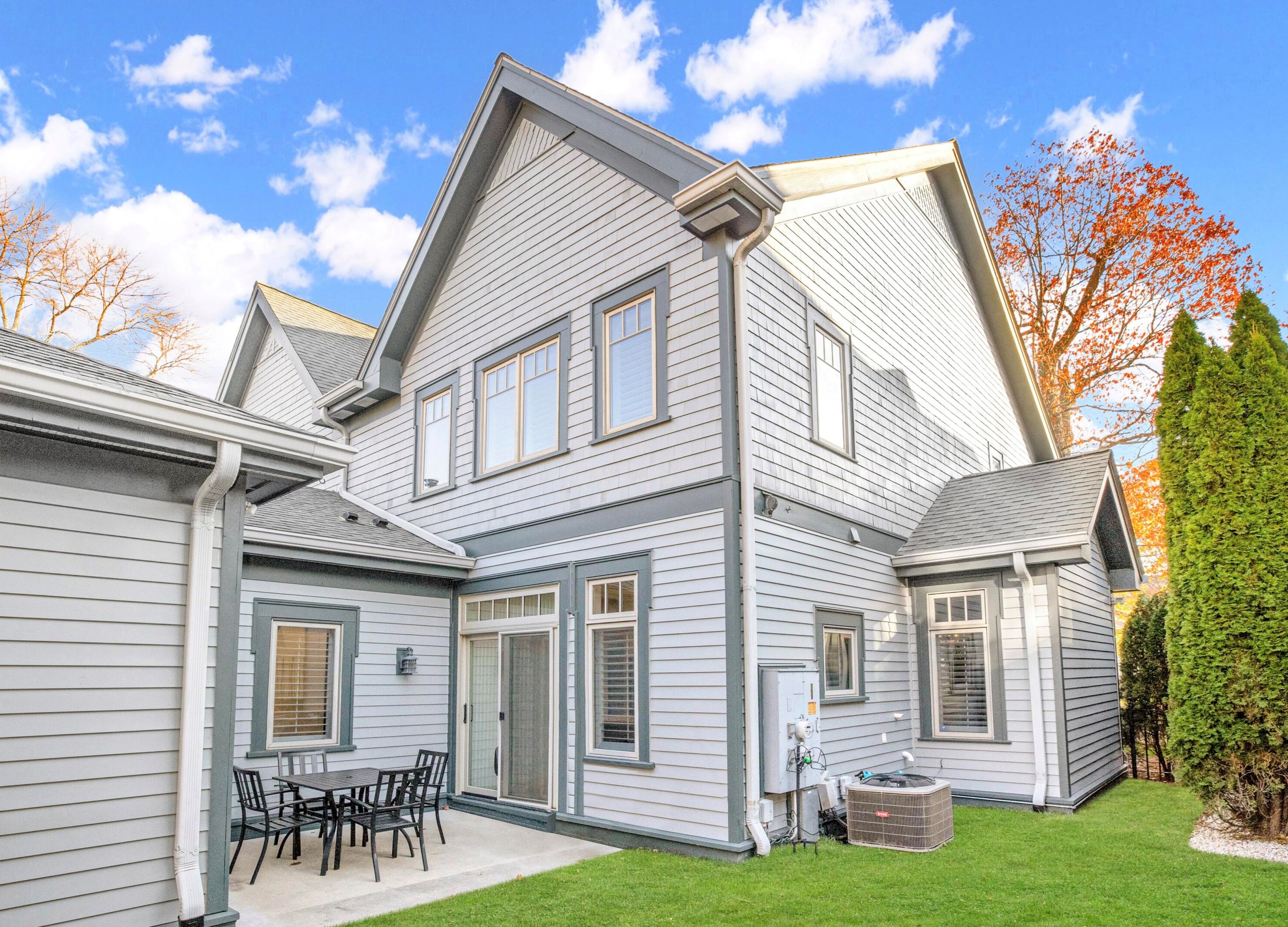 3525 Prospect Ave, Milwaukee WI 53211-2623 exterior