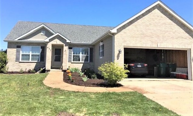 537 Woodpine Dr, Elkhorn, WI 53121-4609