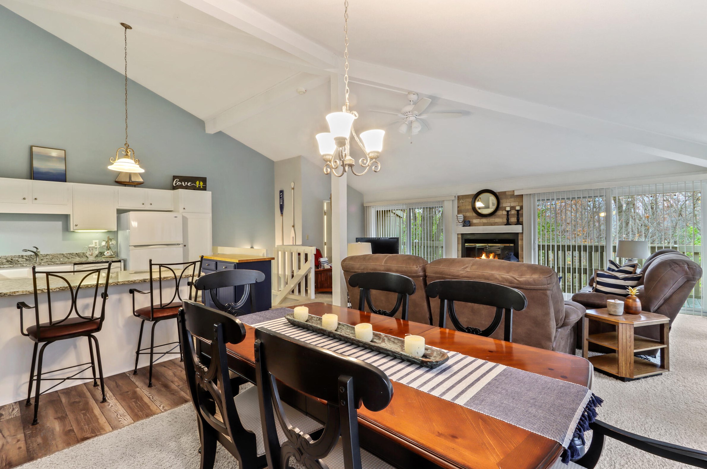 406 Deerpath #b, Fontana, WI 53125
