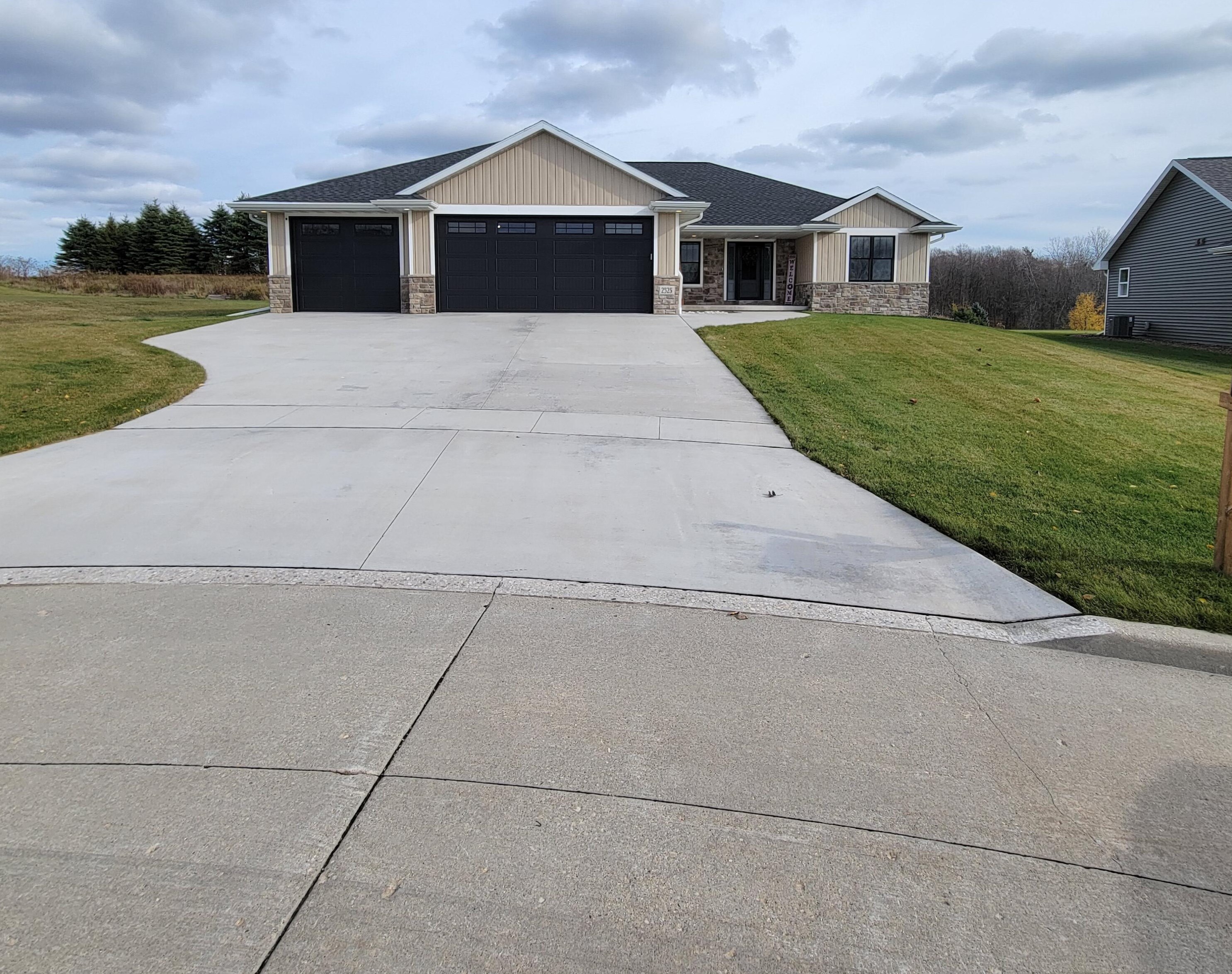 2525 Stoney Brook Ct, Manitowoc, WI 54220