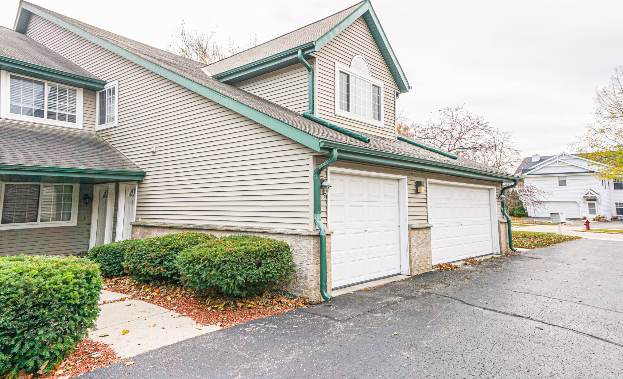 6080 S Crosswinds Dr #1, Cudahy, WI 53110