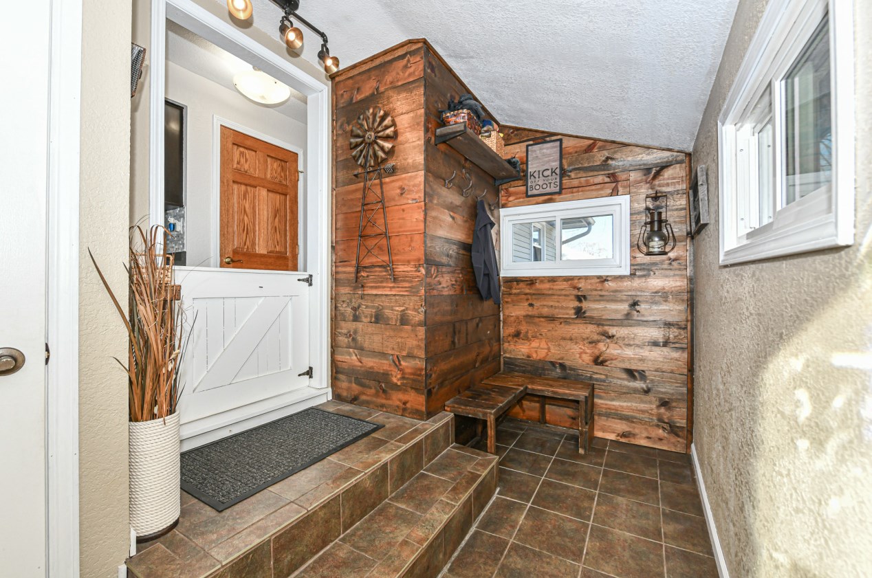 7336 37th Pl, Hales Corners, WI 53132-9459