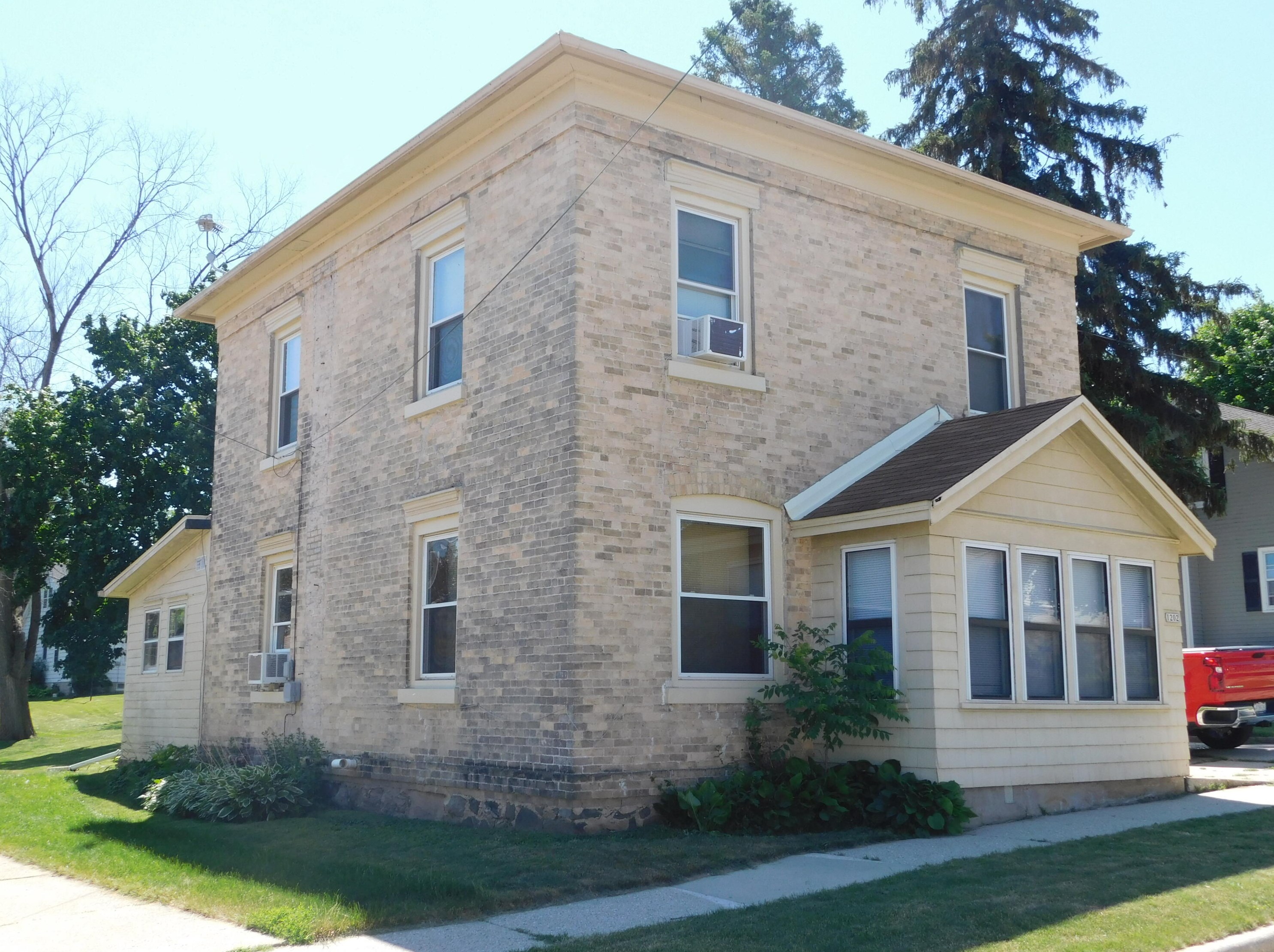1202 Riverview Dr, Kewaskum, WI 53040