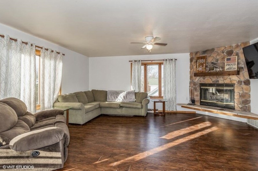 212 Grove St, Mayville, WI 53050