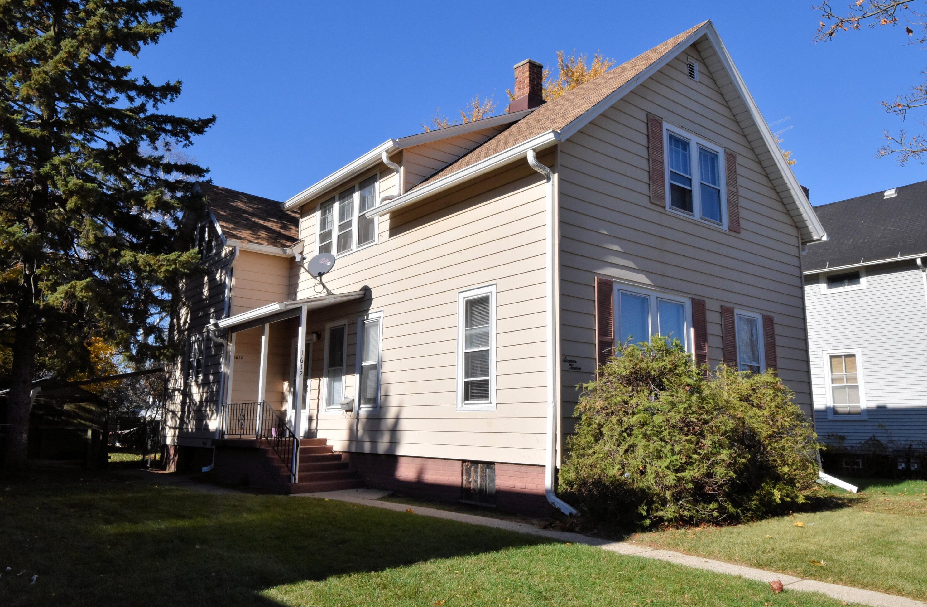 1612 Chatham St, Racine, WI 53402-4905