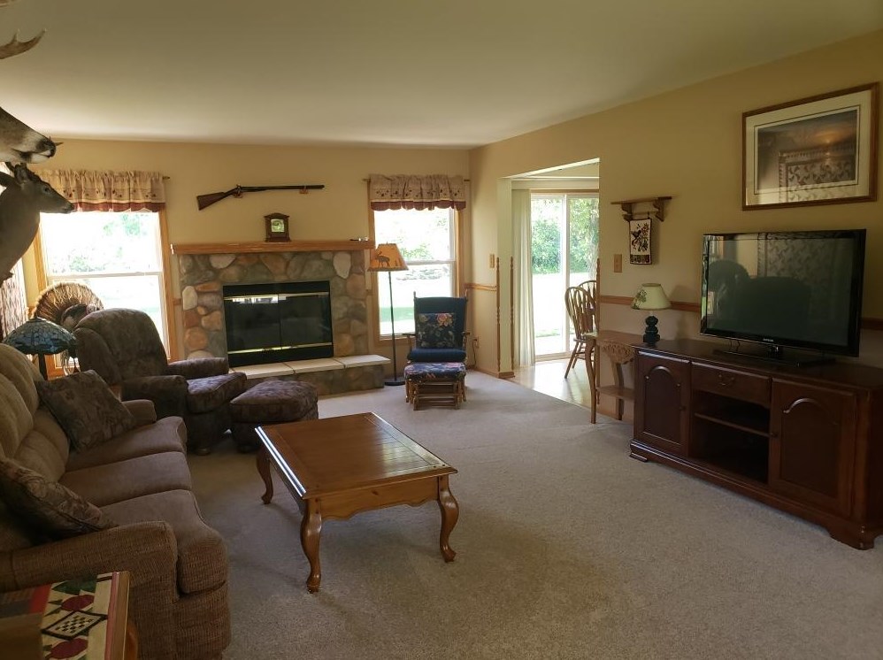 6330 Newcastle Ln, Racine, WI 53402-1592