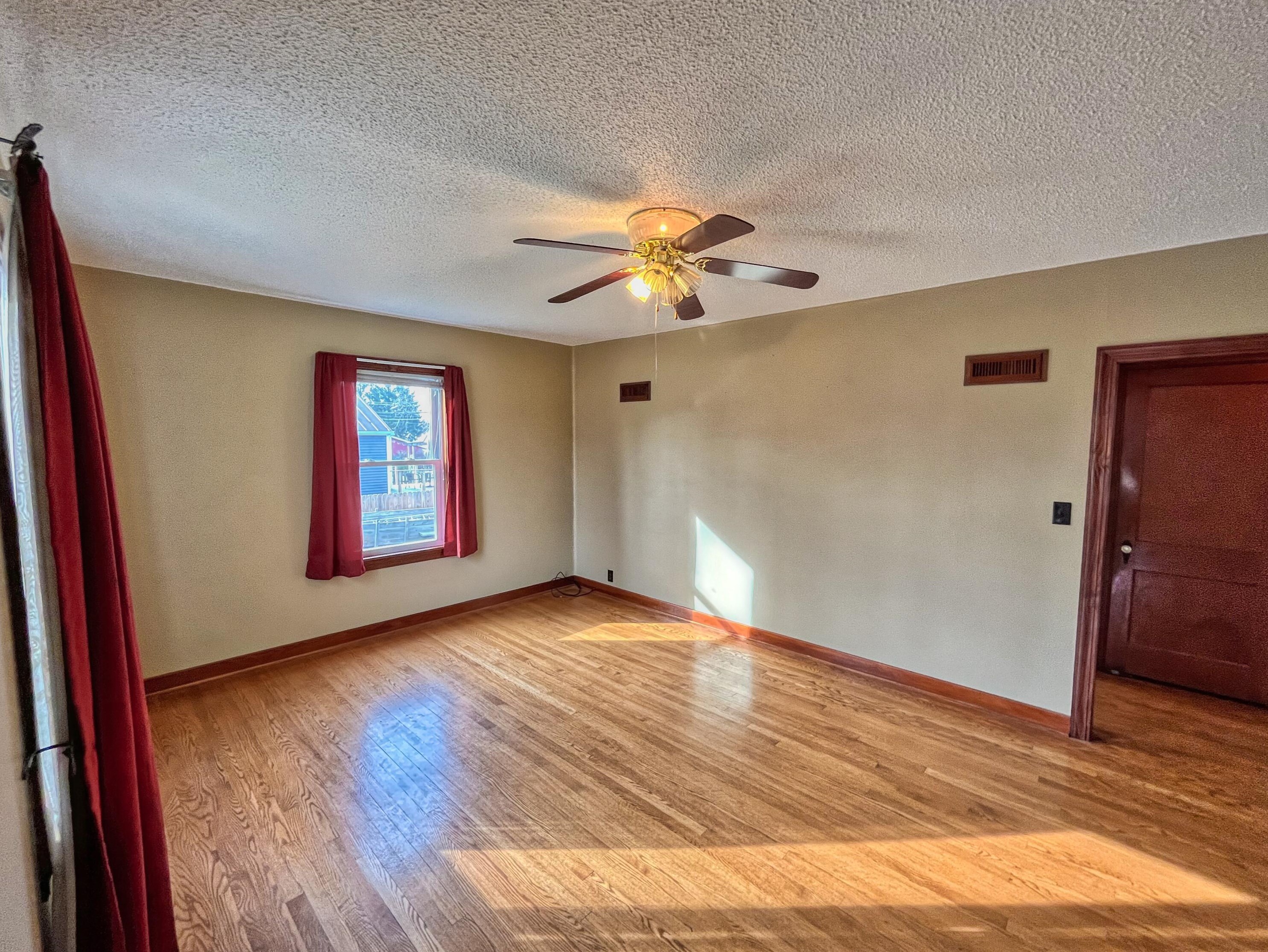 418 Long Coulee Rd, Holmen, WI 54636